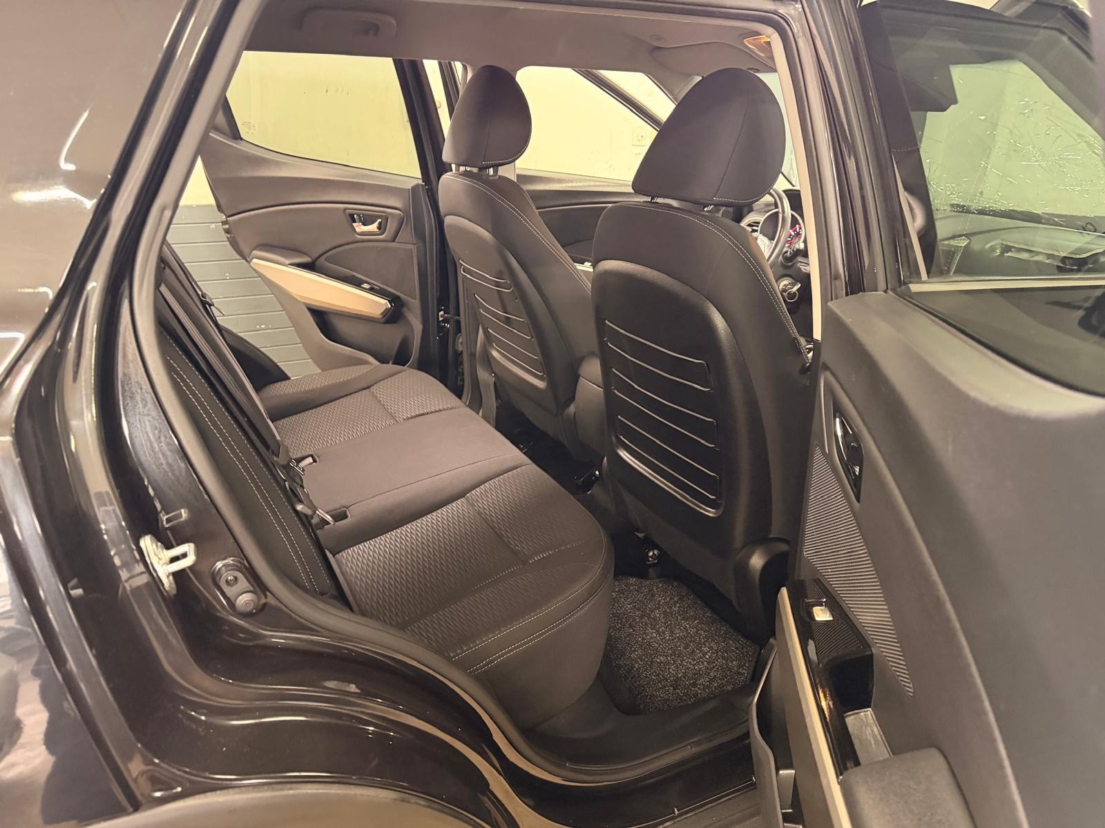 KGM-SsangYong Tivoli 1.6 e-XGi Quartz 4WD Automatic-image-12