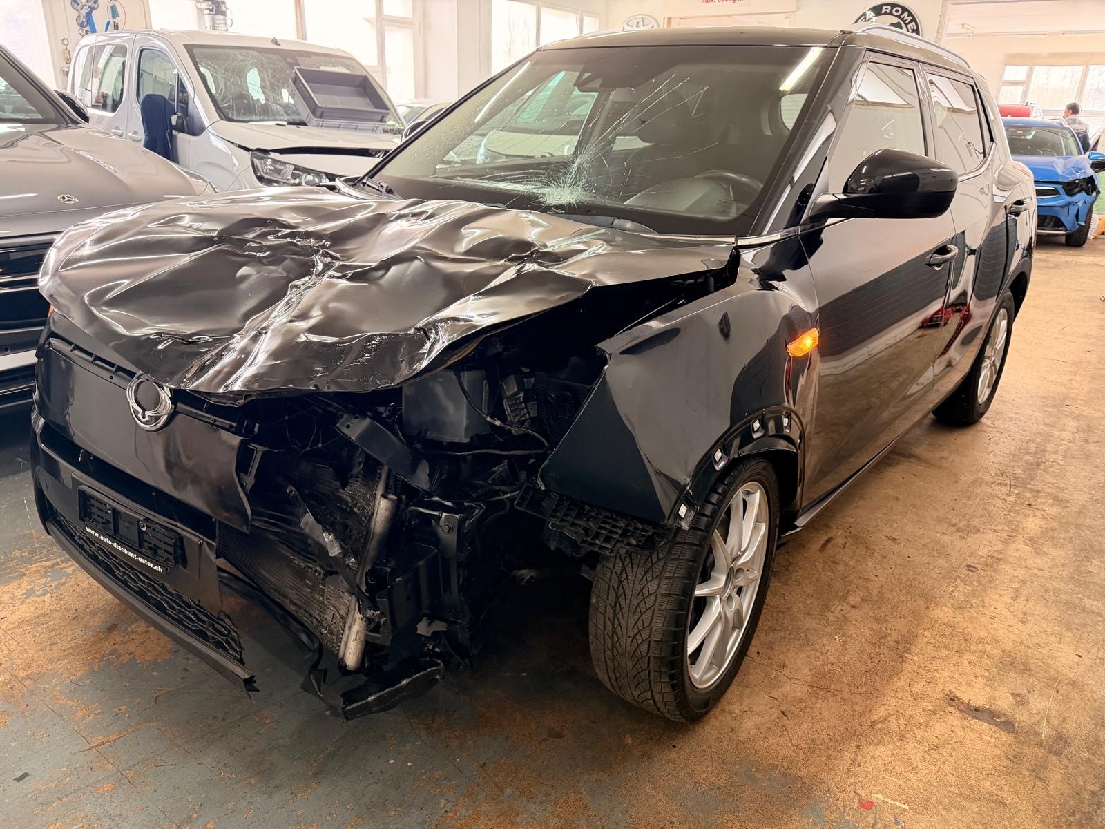 KGM-SsangYong Tivoli 1.6 e-XGi Quartz 4WD Automatic-image-5