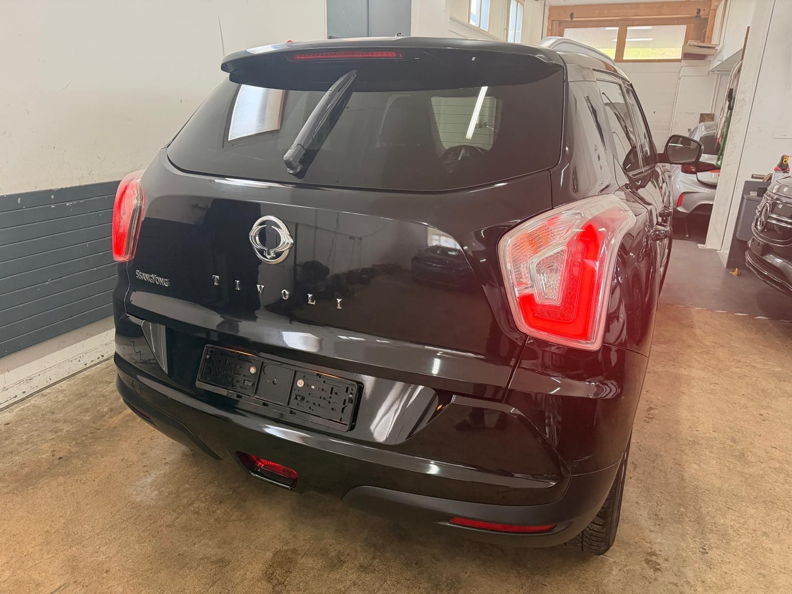 KGM-SsangYong Tivoli 1.6 e-XGi Quartz 4WD Automatic-image-2
