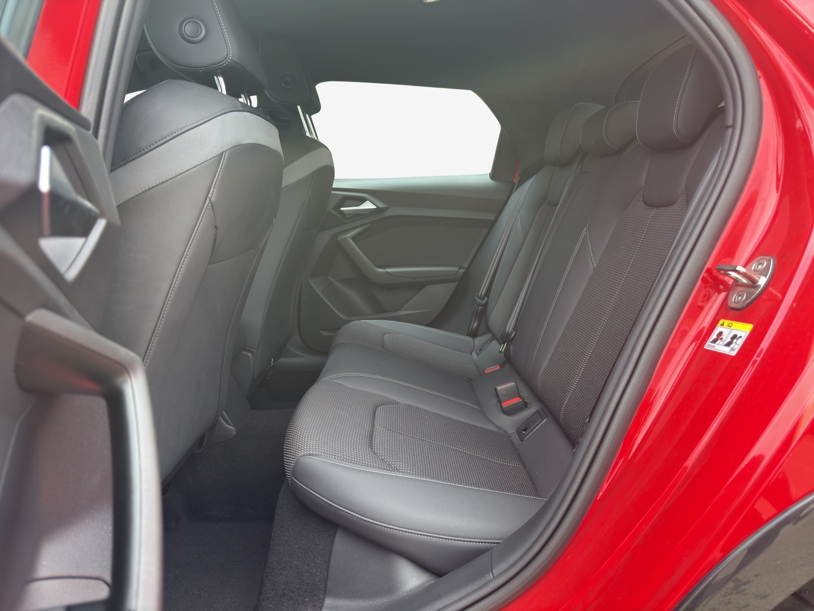 AUDI A1 allstreet 30 TFSI Attraction S-tronic-image-11