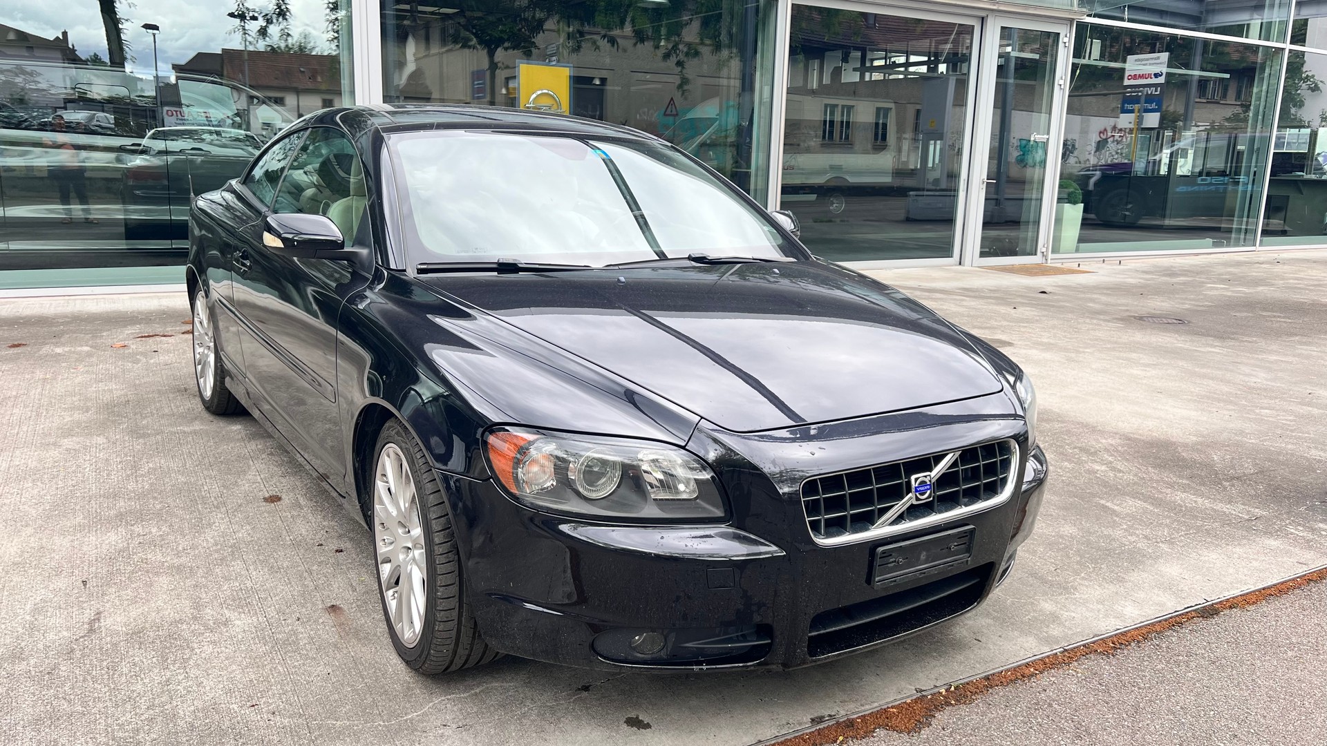 VOLVO C70 T5 Summum-image-1