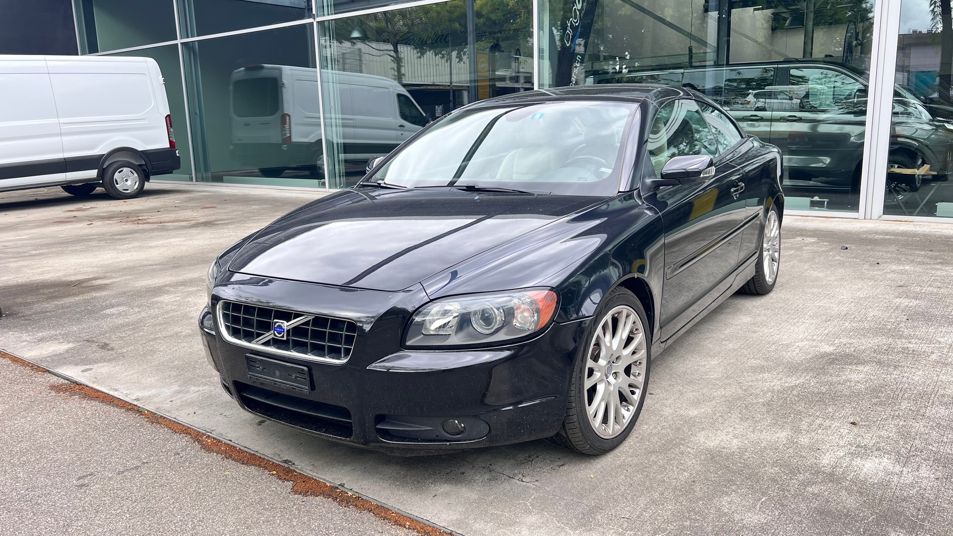 VOLVO C70 T5 Summum-image-0