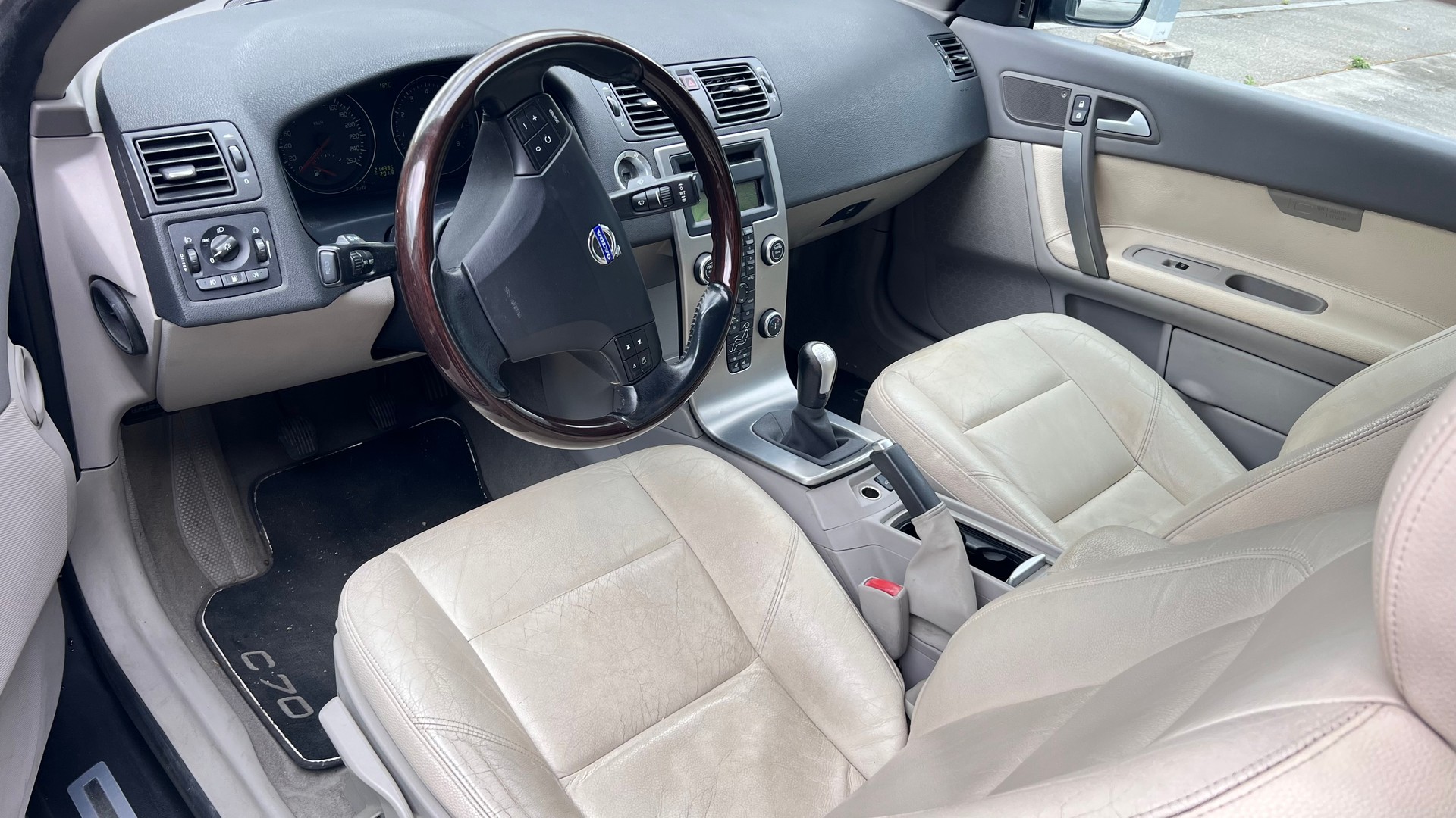 VOLVO C70 T5 Summum-image-3
