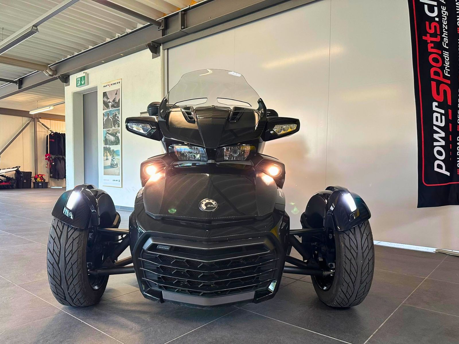CAN-AM Spyder F3-LTD SE6 dark-image-12