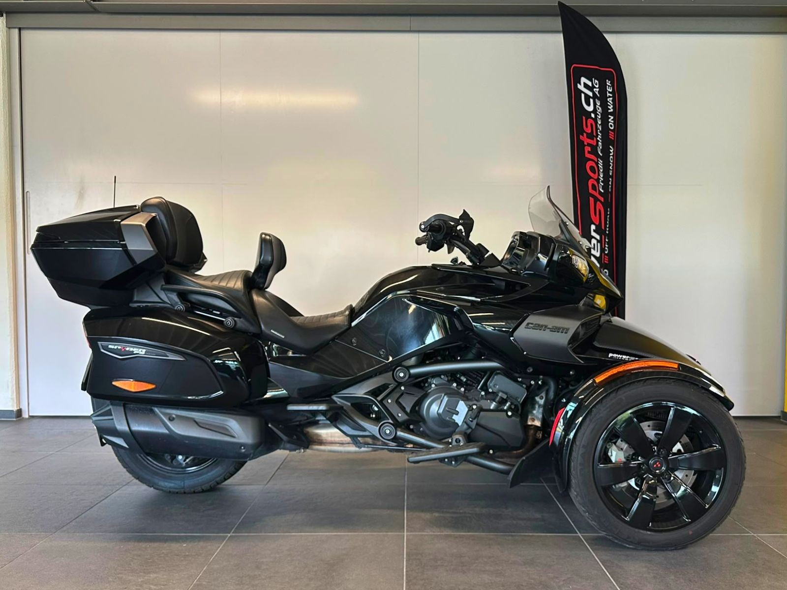 CAN-AM Spyder F3-LTD SE6 dark-image-7