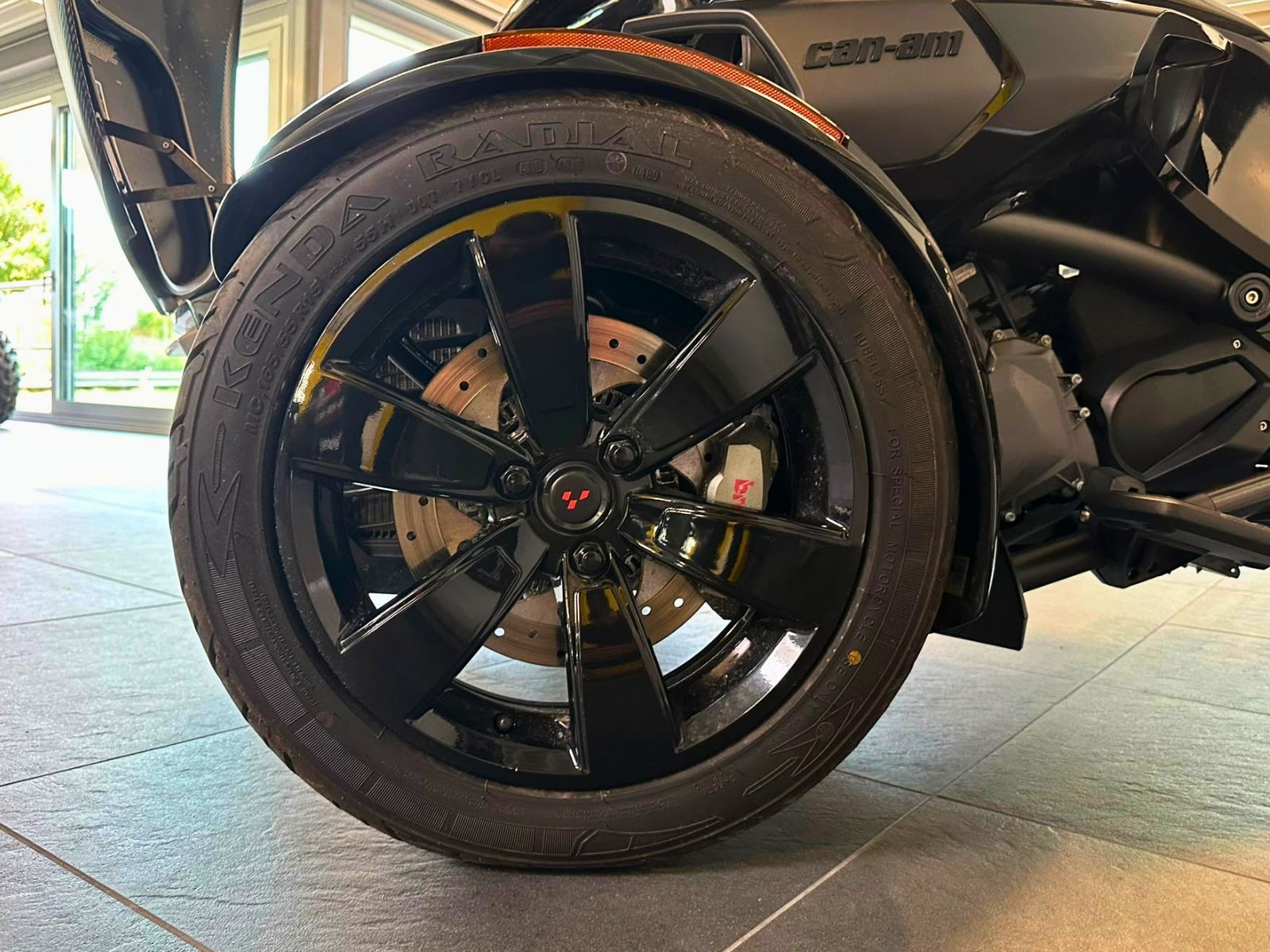 CAN-AM Spyder F3-LTD SE6 dark-image-9