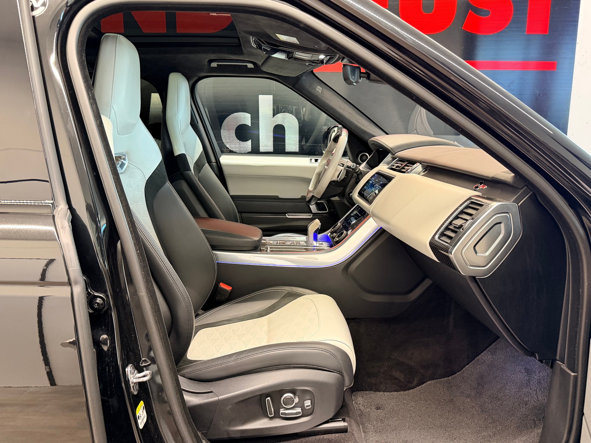 LAND ROVER Range Rover Sport 575 5.0 V8 S/C SVR Carbon Automatic-image-21