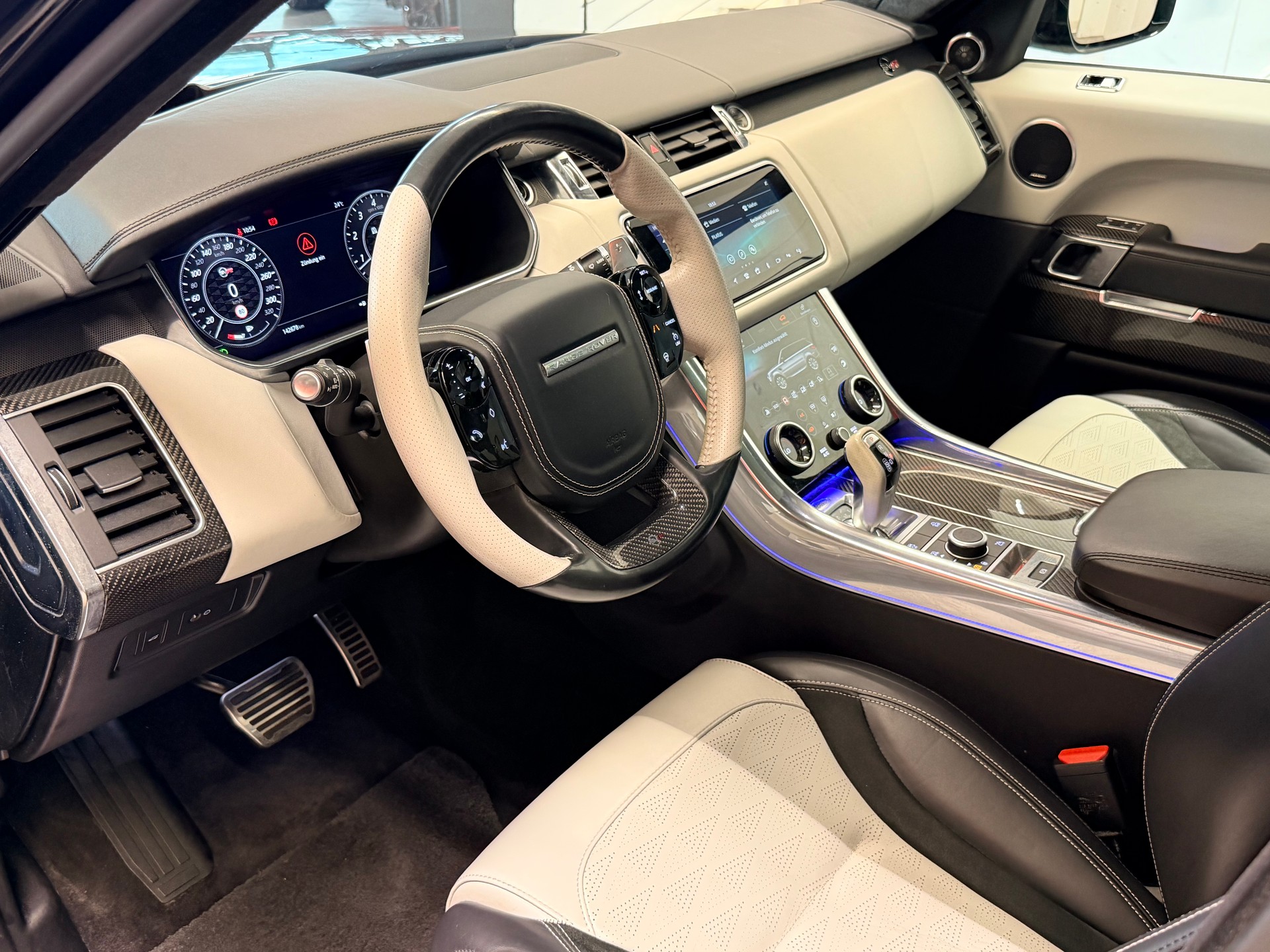 LAND ROVER Range Rover Sport 575 5.0 V8 S/C SVR Carbon Automatic-image-10