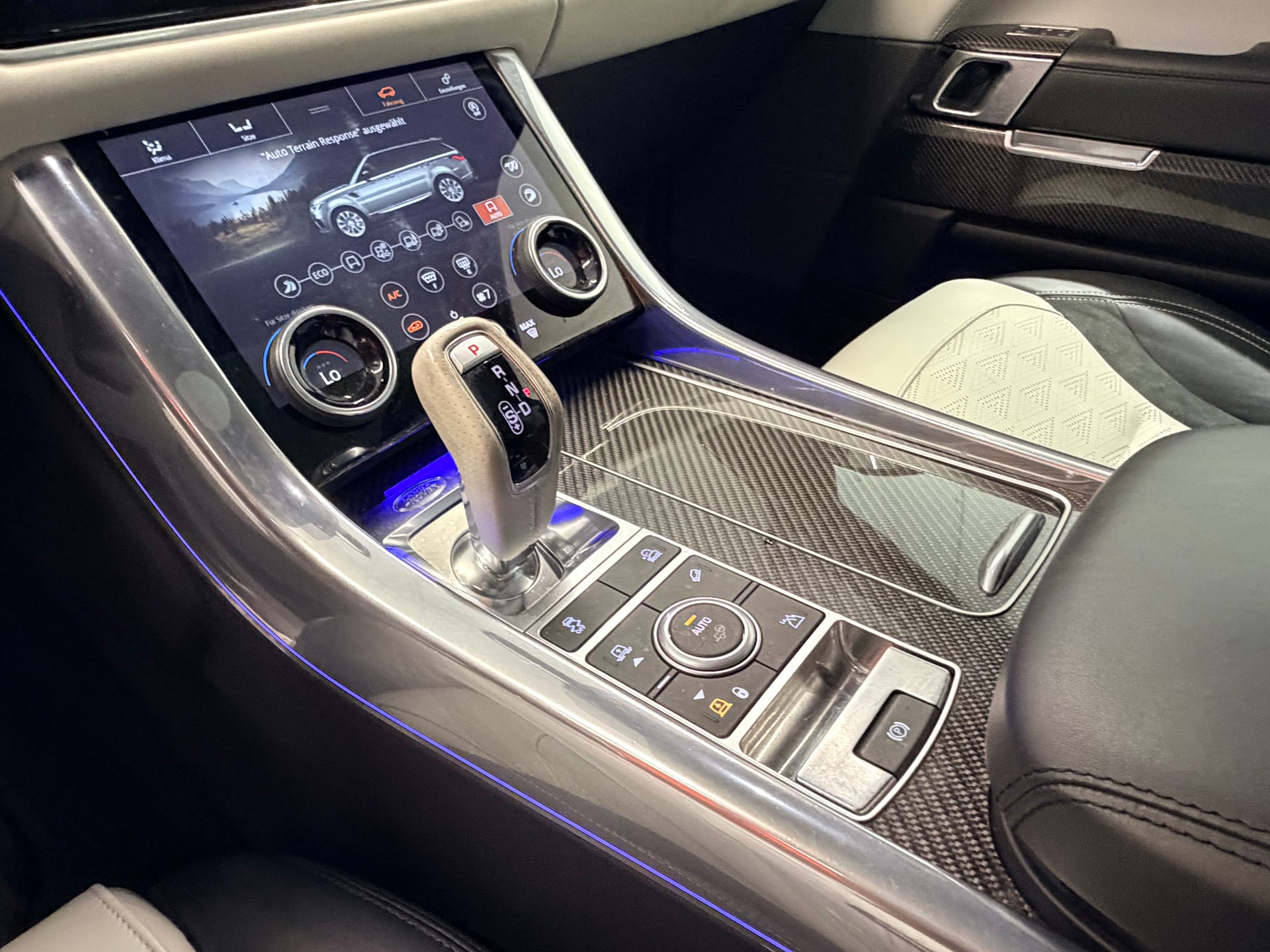 LAND ROVER Range Rover Sport 575 5.0 V8 S/C SVR Carbon Automatic-image-23
