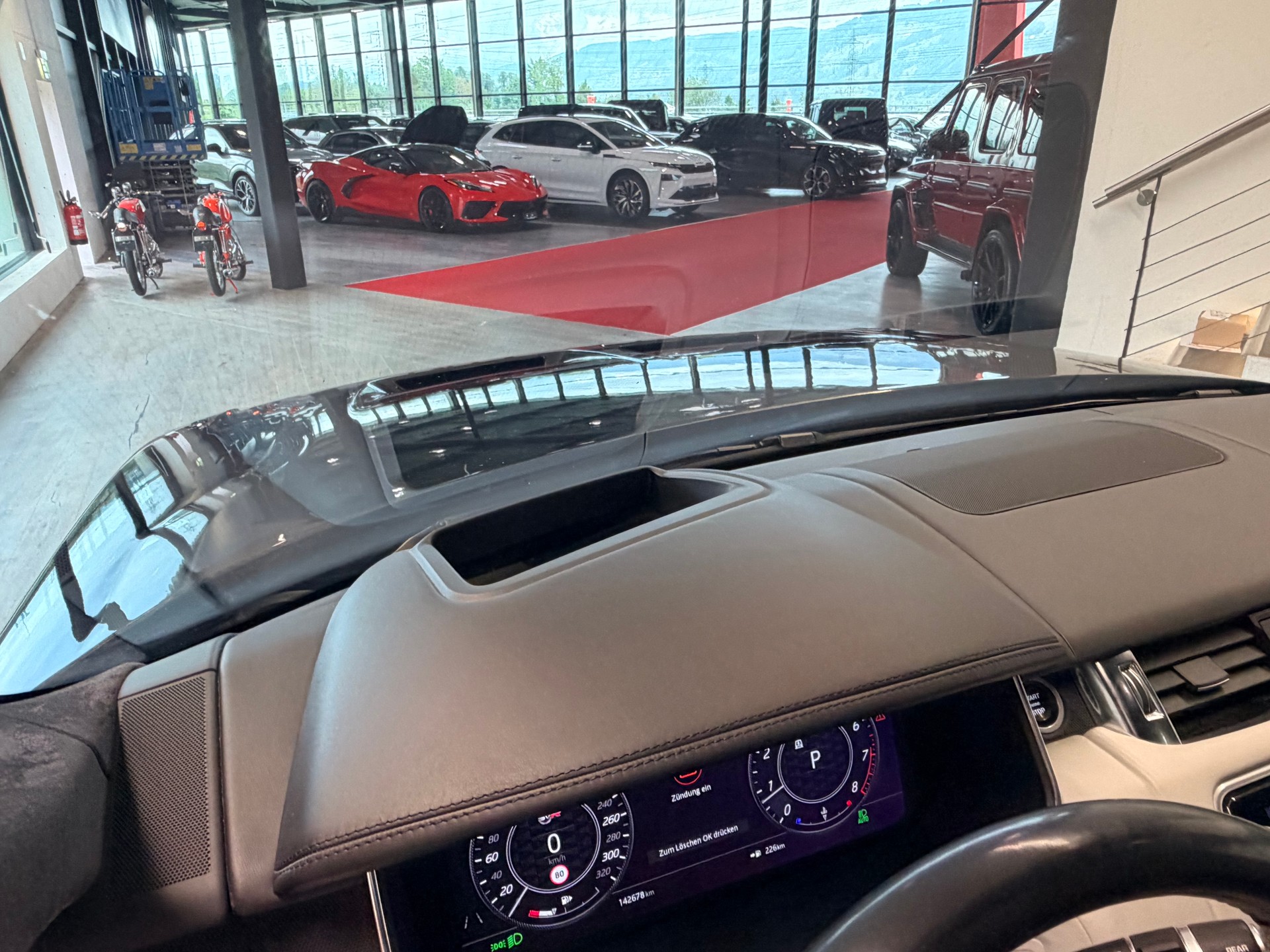 LAND ROVER Range Rover Sport 575 5.0 V8 S/C SVR Carbon Automatic-image-28