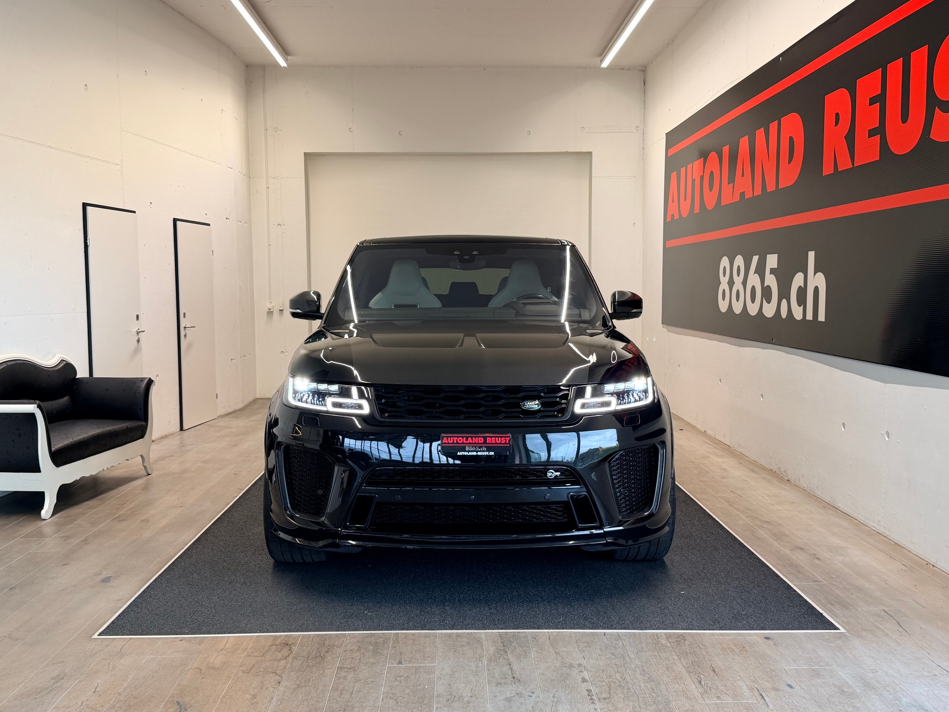 LAND ROVER Range Rover Sport 575 5.0 V8 S/C SVR Carbon Automatic-image-1
