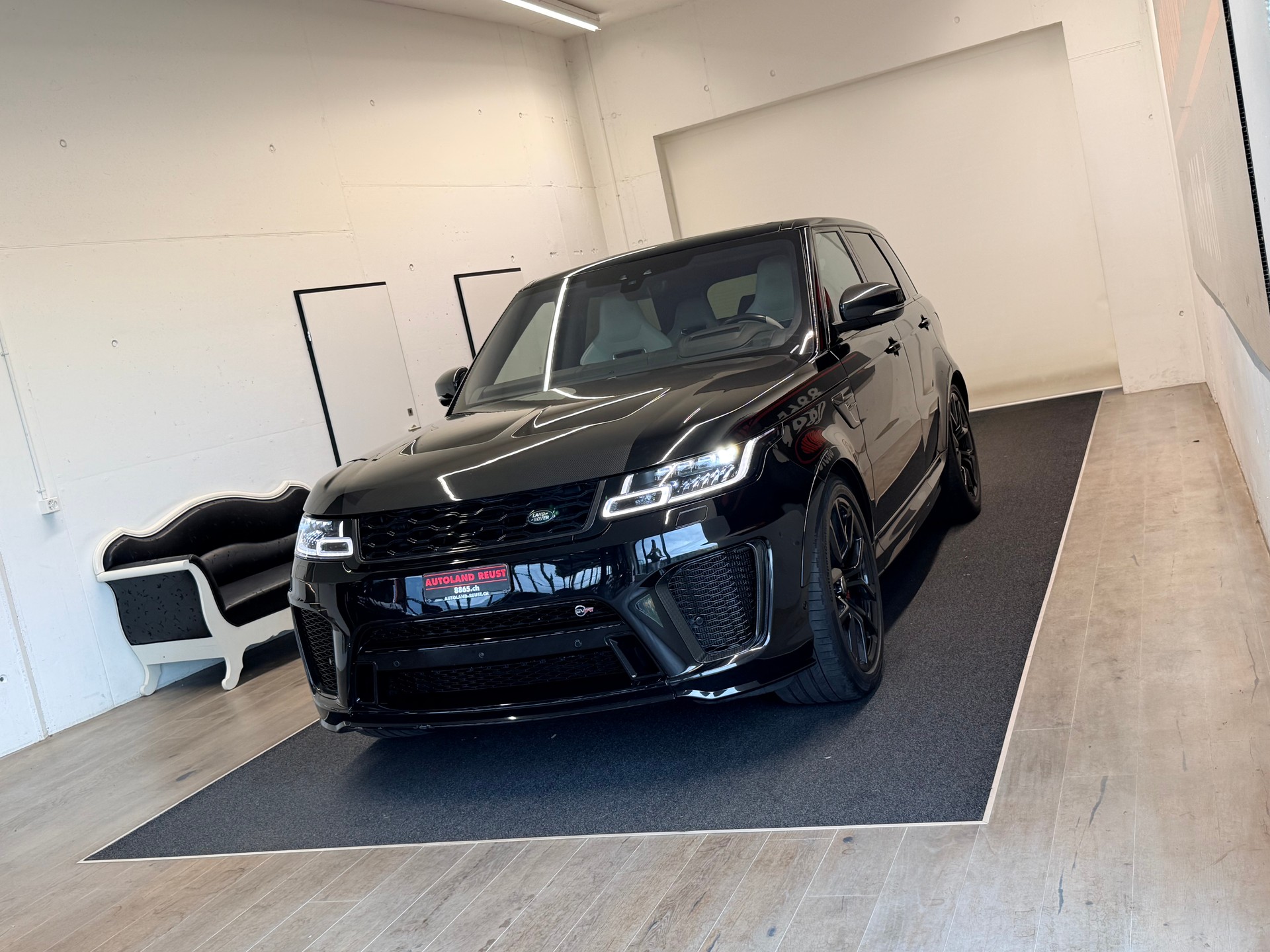 LAND ROVER Range Rover Sport 575 5.0 V8 S/C SVR Carbon Automatic-image-2