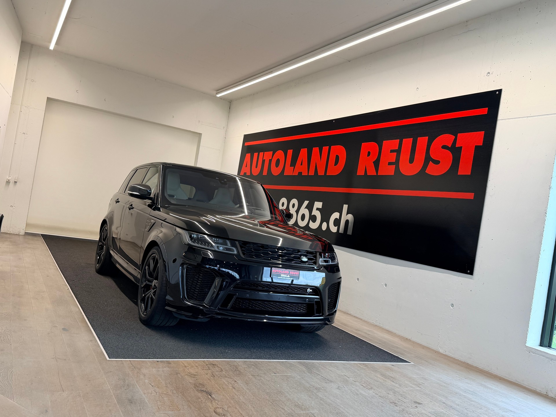 LAND ROVER Range Rover Sport 575 5.0 V8 S/C SVR Carbon Automatic-image-0