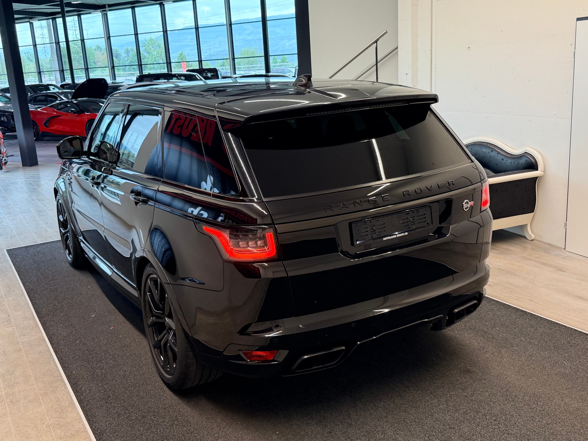 LAND ROVER Range Rover Sport 575 5.0 V8 S/C SVR Carbon Automatic-image-7