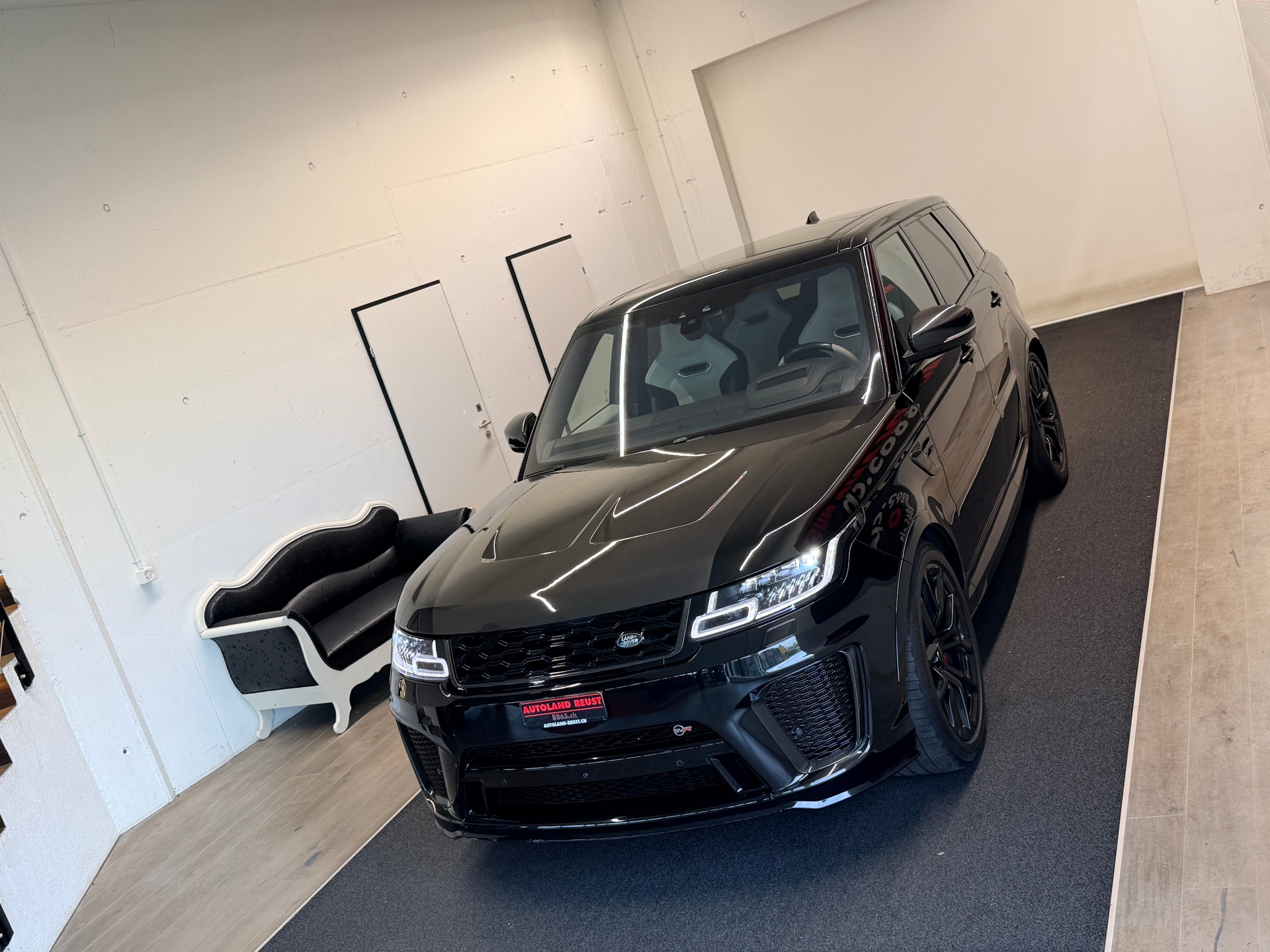 LAND ROVER Range Rover Sport 575 5.0 V8 S/C SVR Carbon Automatic-image-3
