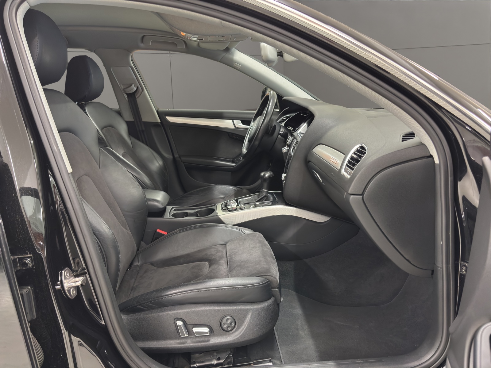 AUDI A4 allroad 3.0 TDI quattro S-tronic-image-16
