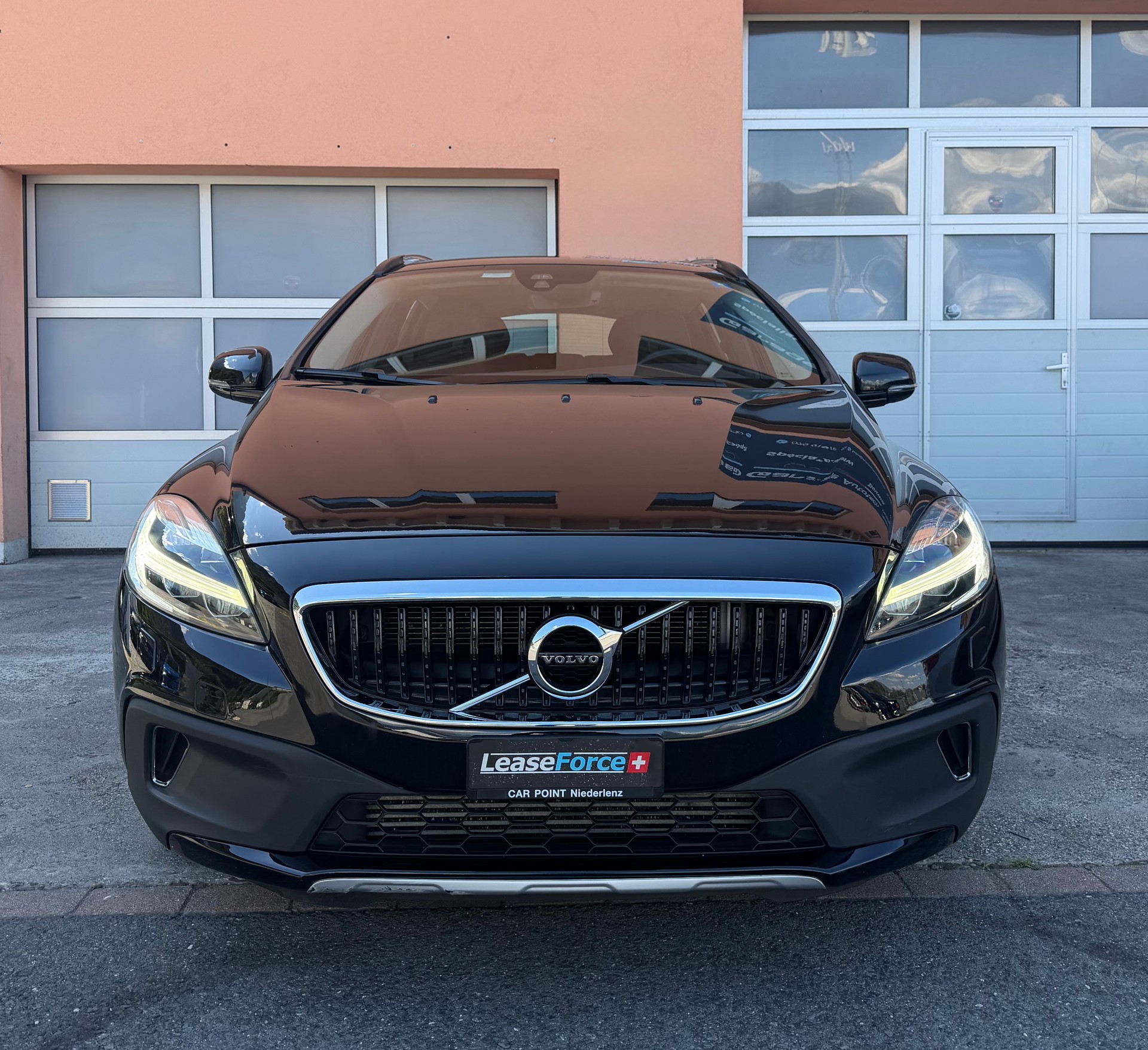 VOLVO V40 Cross Country T4 AWD Ocean Race Geartronic-image-4