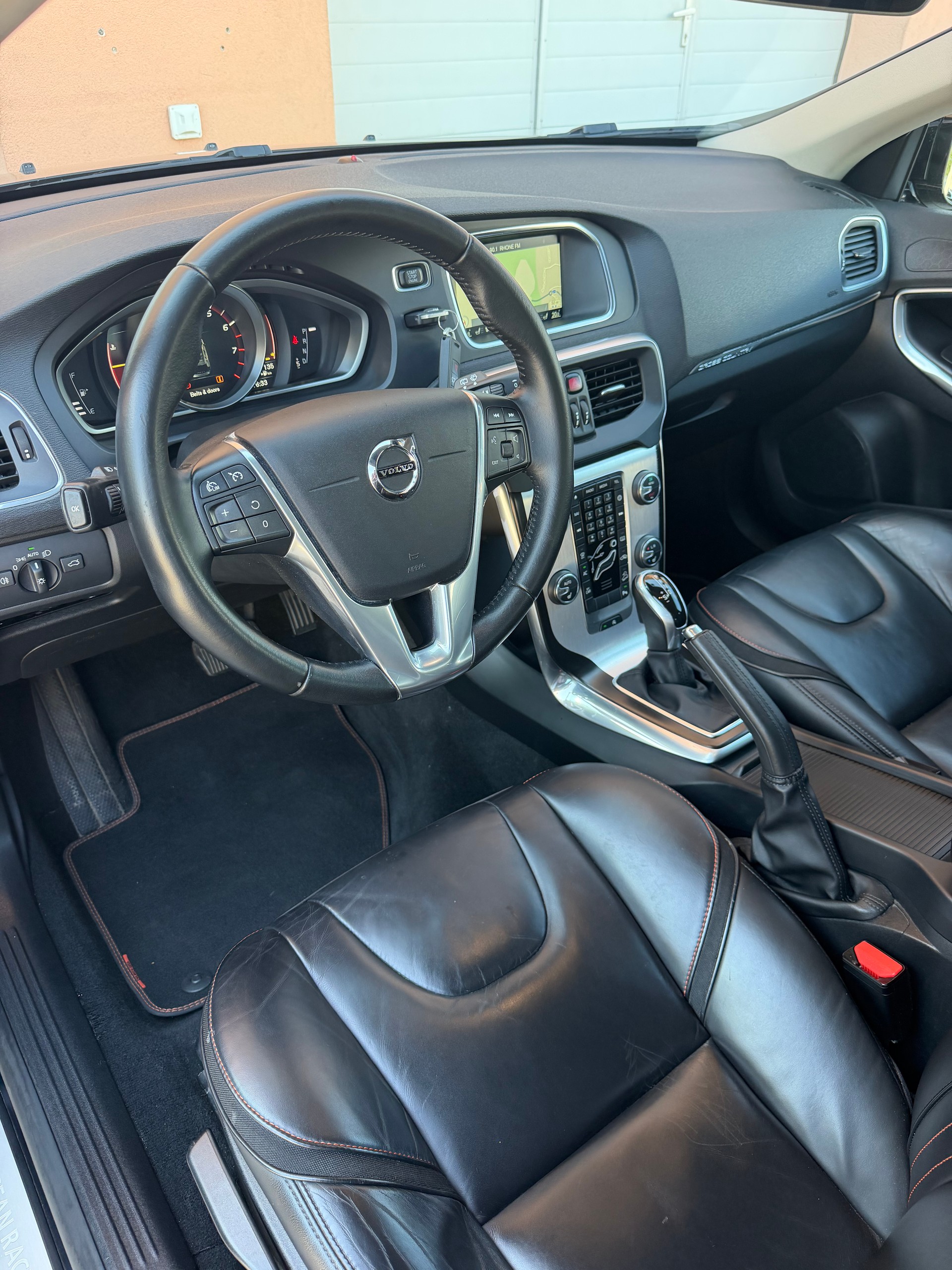 VOLVO V40 Cross Country T4 AWD Ocean Race Geartronic-image-7
