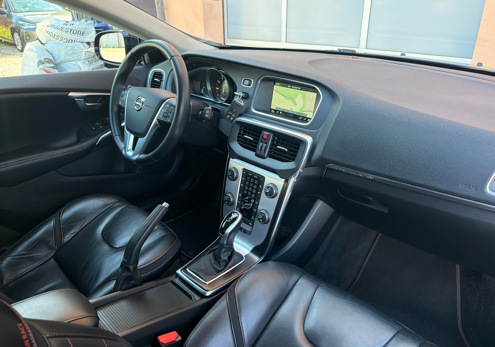VOLVO V40 Cross Country T4 AWD Ocean Race Geartronic-image-10