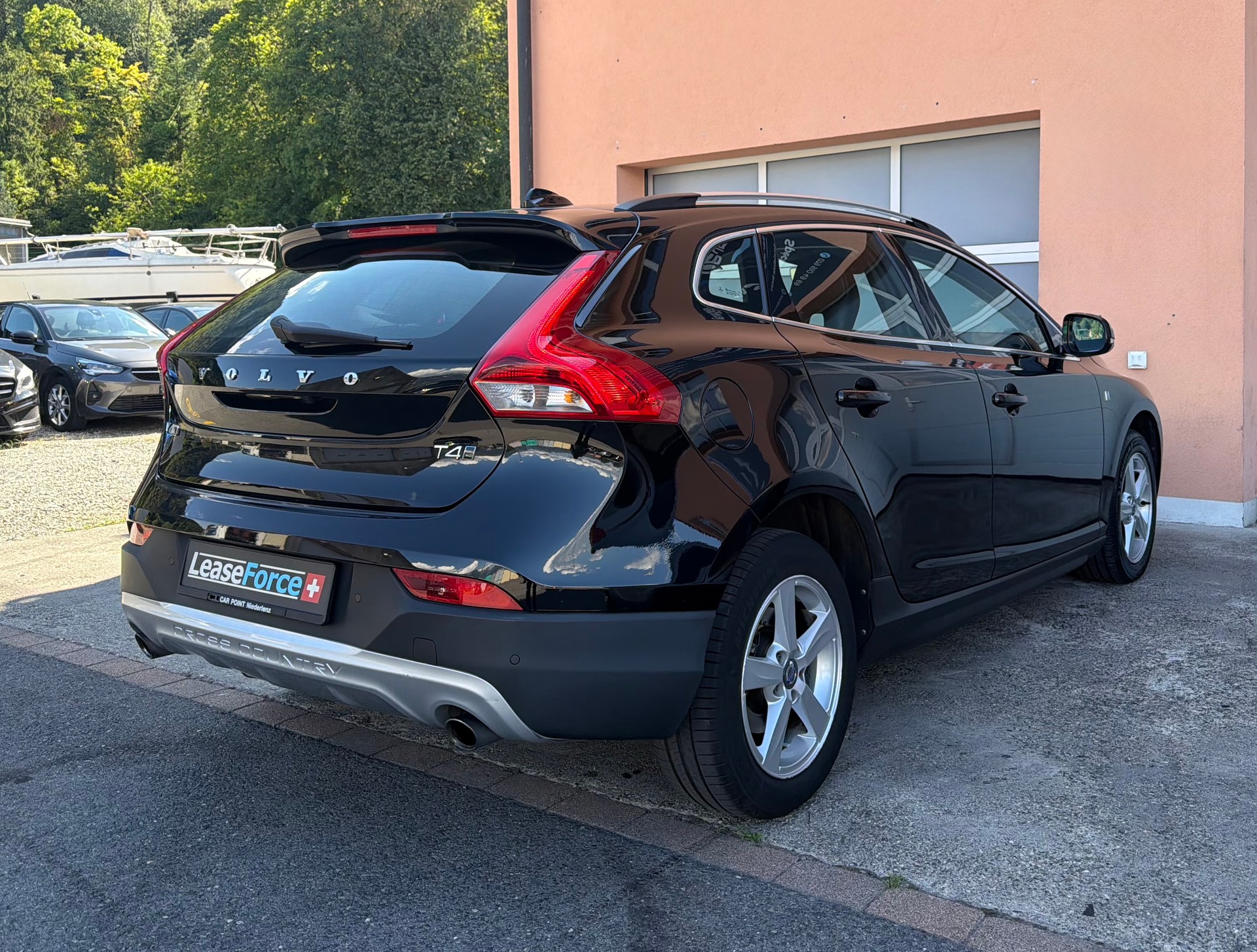 VOLVO V40 Cross Country T4 AWD Ocean Race Geartronic-image-3