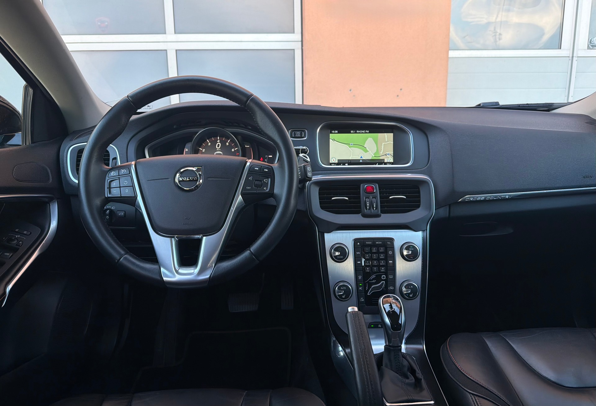 VOLVO V40 Cross Country T4 AWD Ocean Race Geartronic-image-8