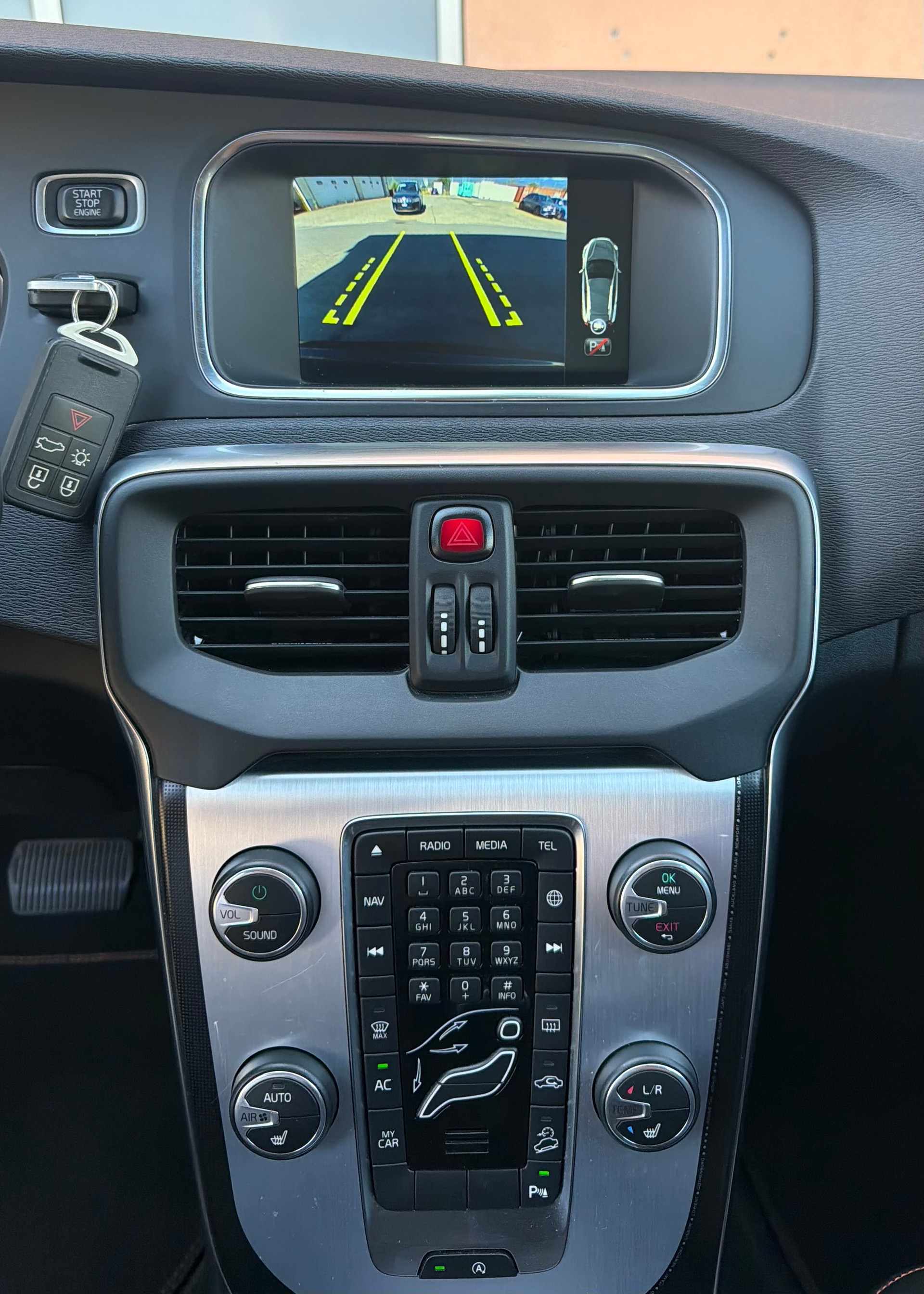 VOLVO V40 Cross Country T4 AWD Ocean Race Geartronic-image-9
