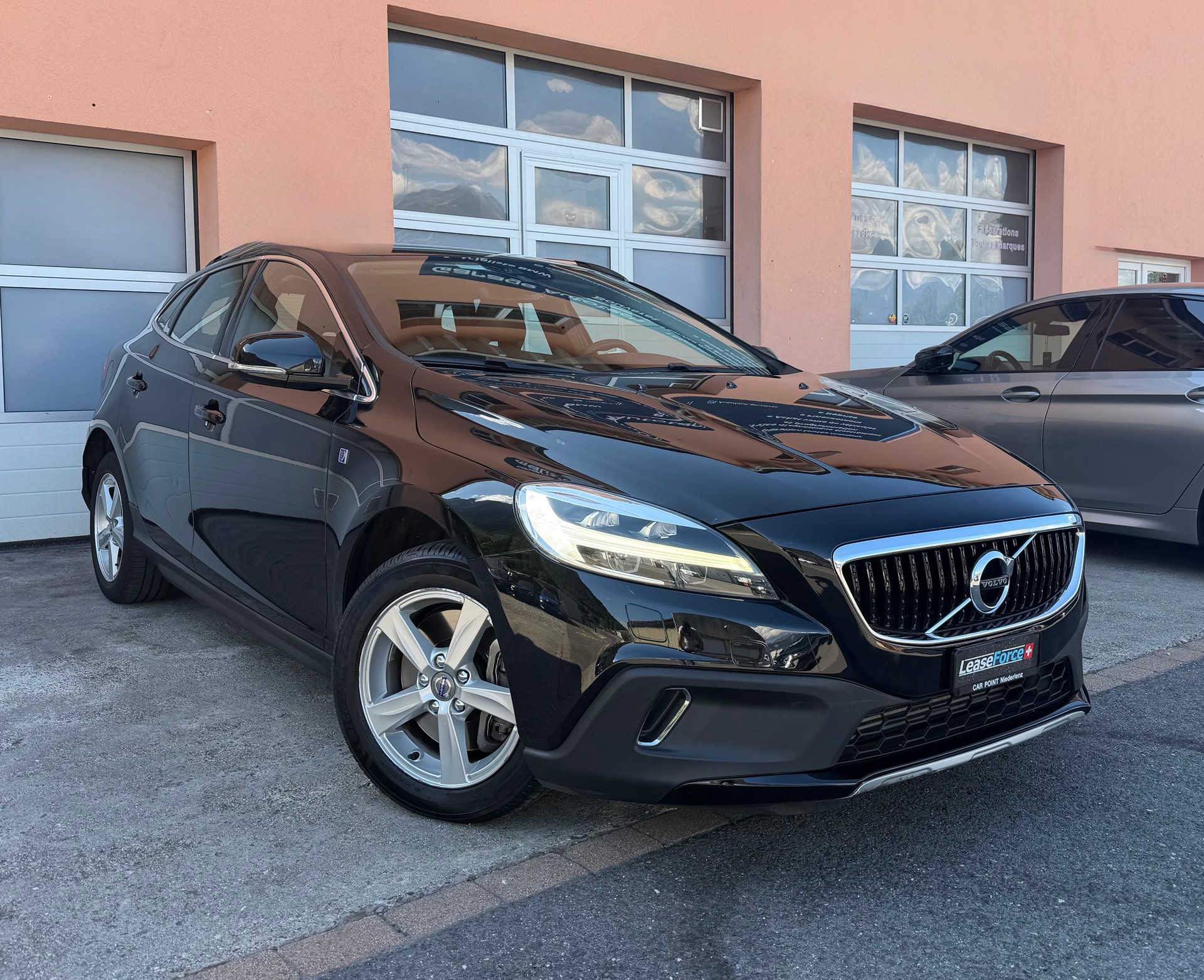 VOLVO V40 Cross Country T4 AWD Ocean Race Geartronic-image-0