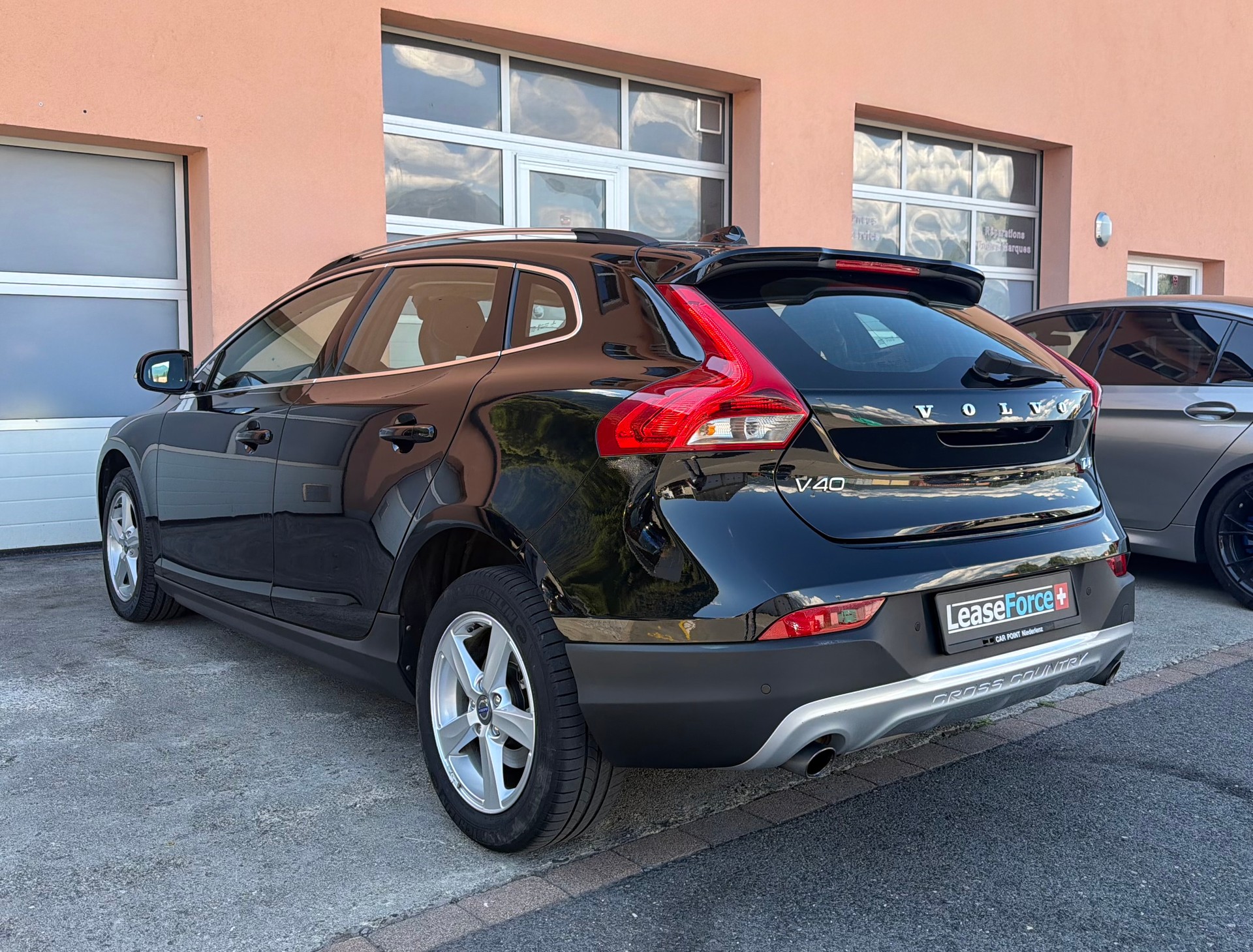 VOLVO V40 Cross Country T4 AWD Ocean Race Geartronic-image-2