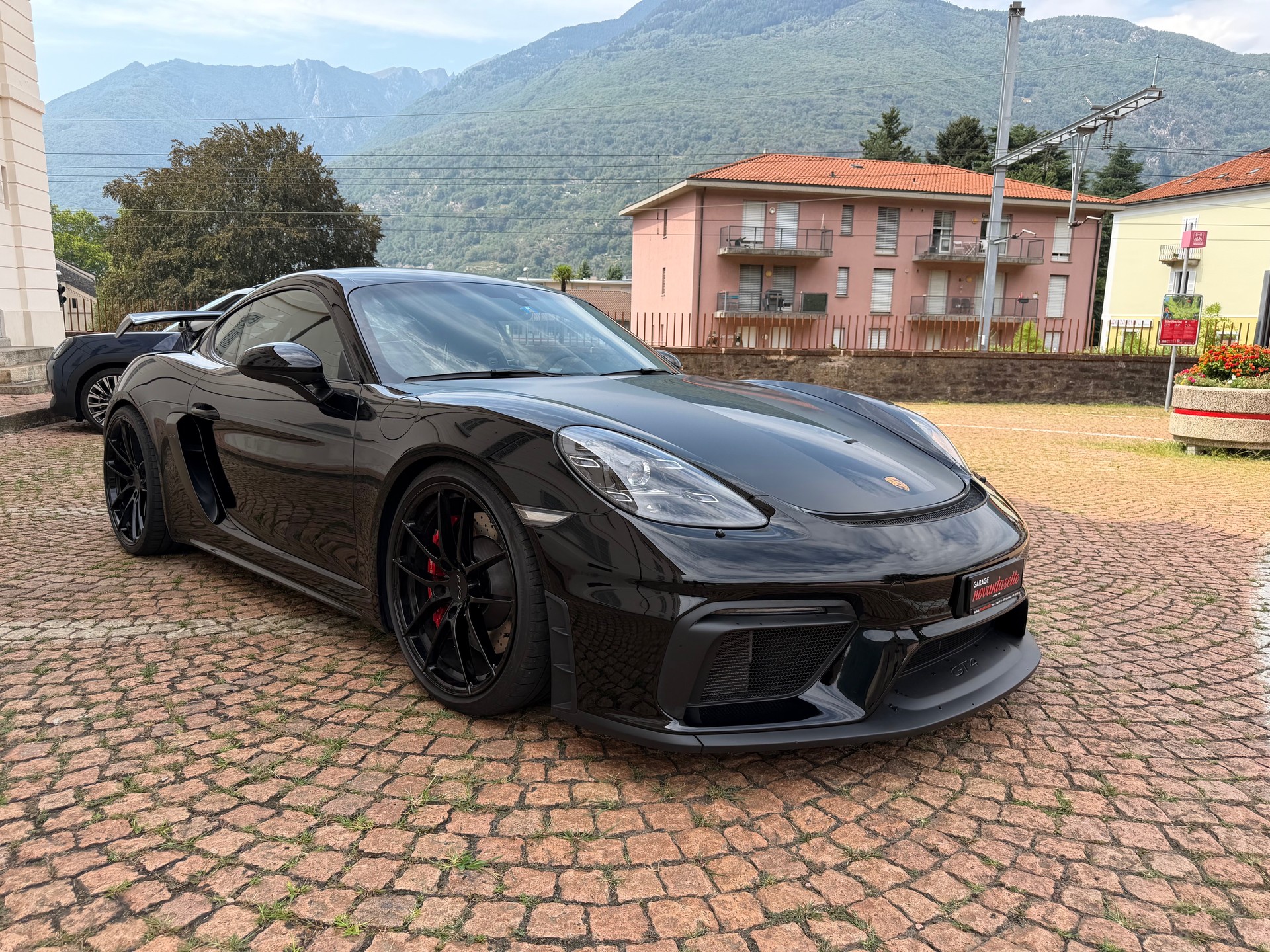 PORSCHE 718 Cayman GT4-image-0