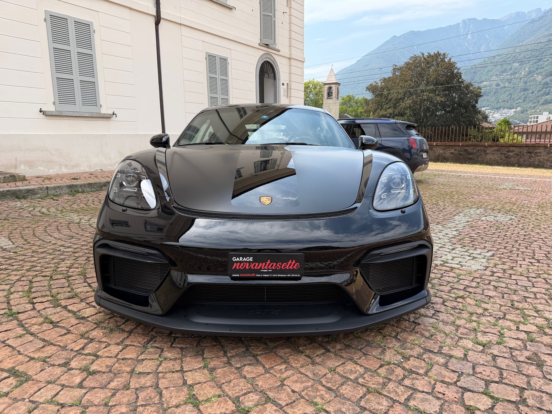 PORSCHE 718 Cayman GT4-image-6
