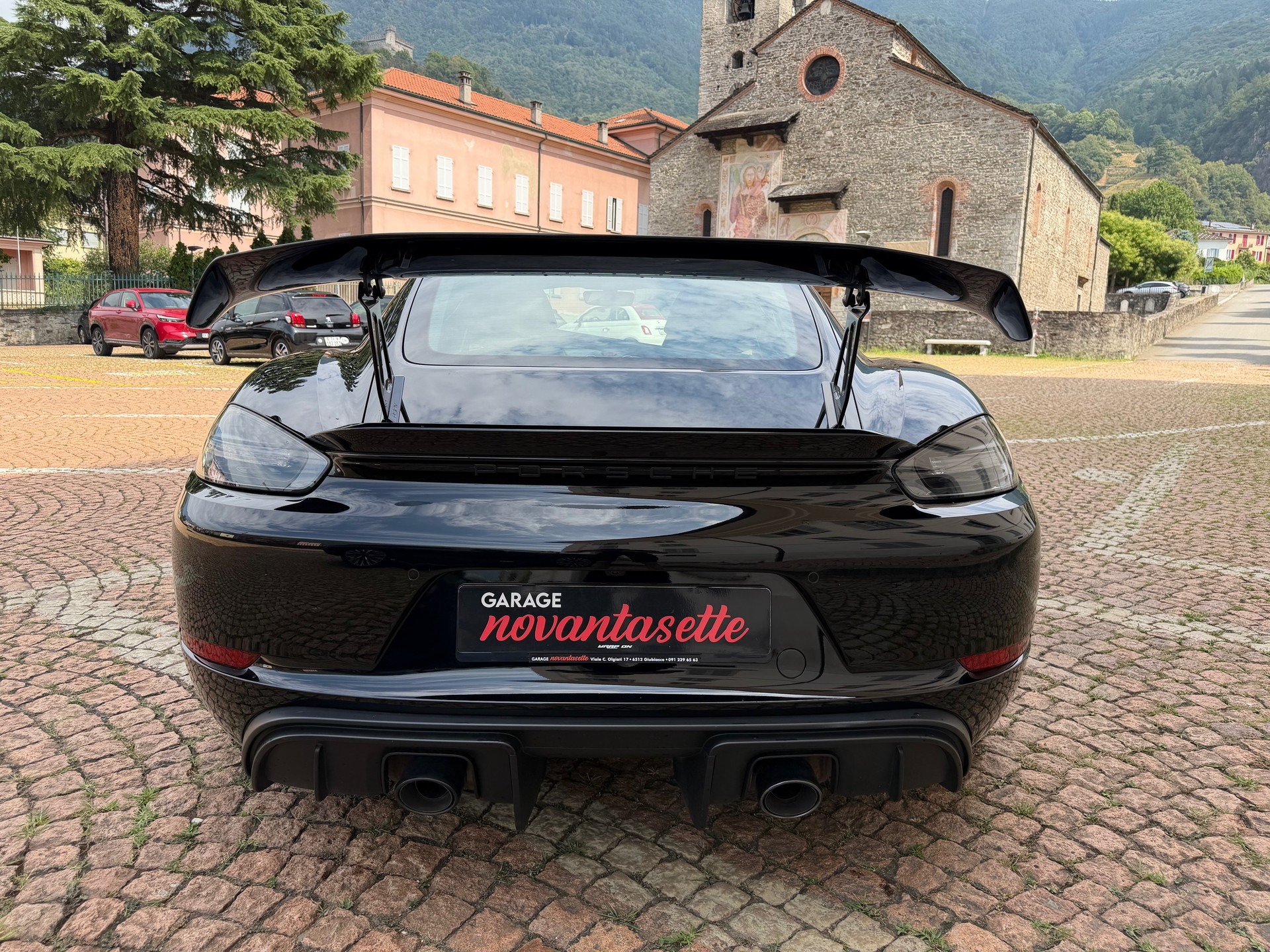 PORSCHE 718 Cayman GT4-image-2