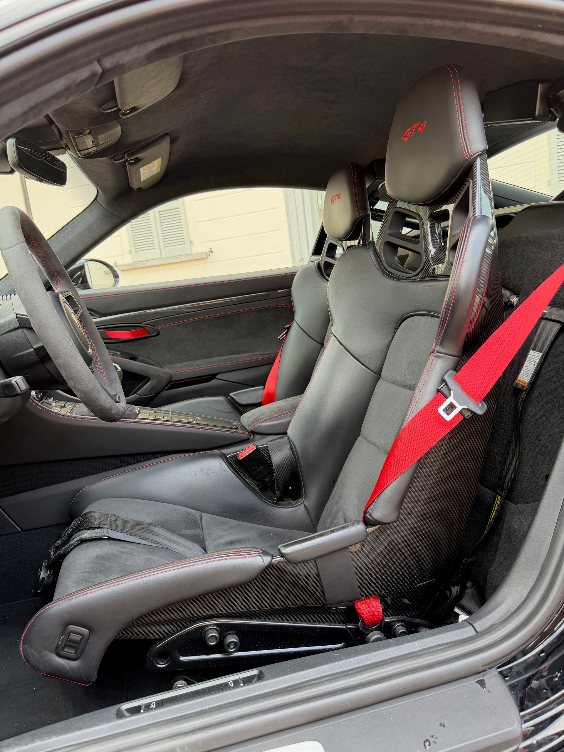PORSCHE 718 Cayman GT4-image-9