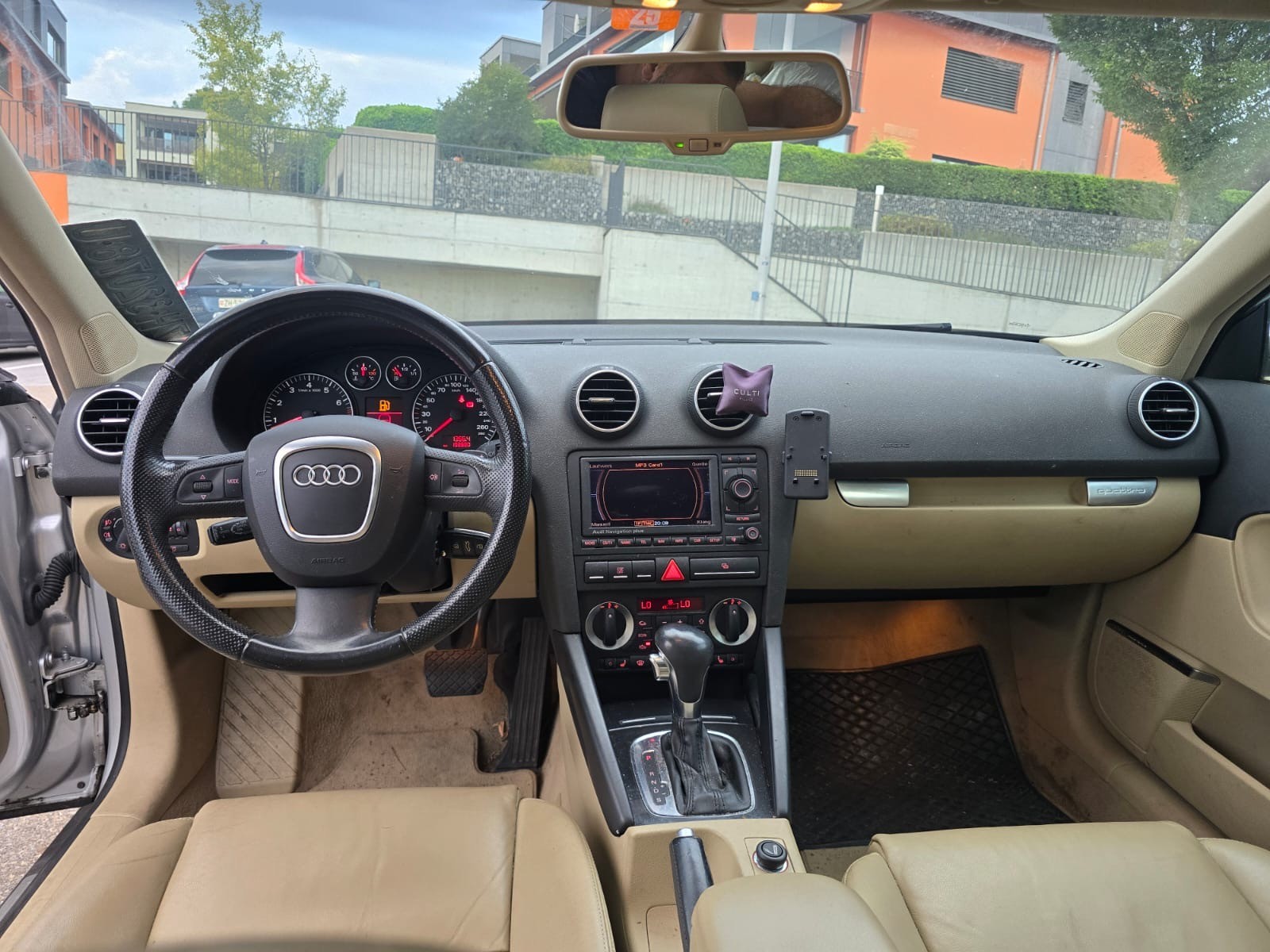 AUDI A3 Sportback 3.2 V6 Ambition quattro-image-1