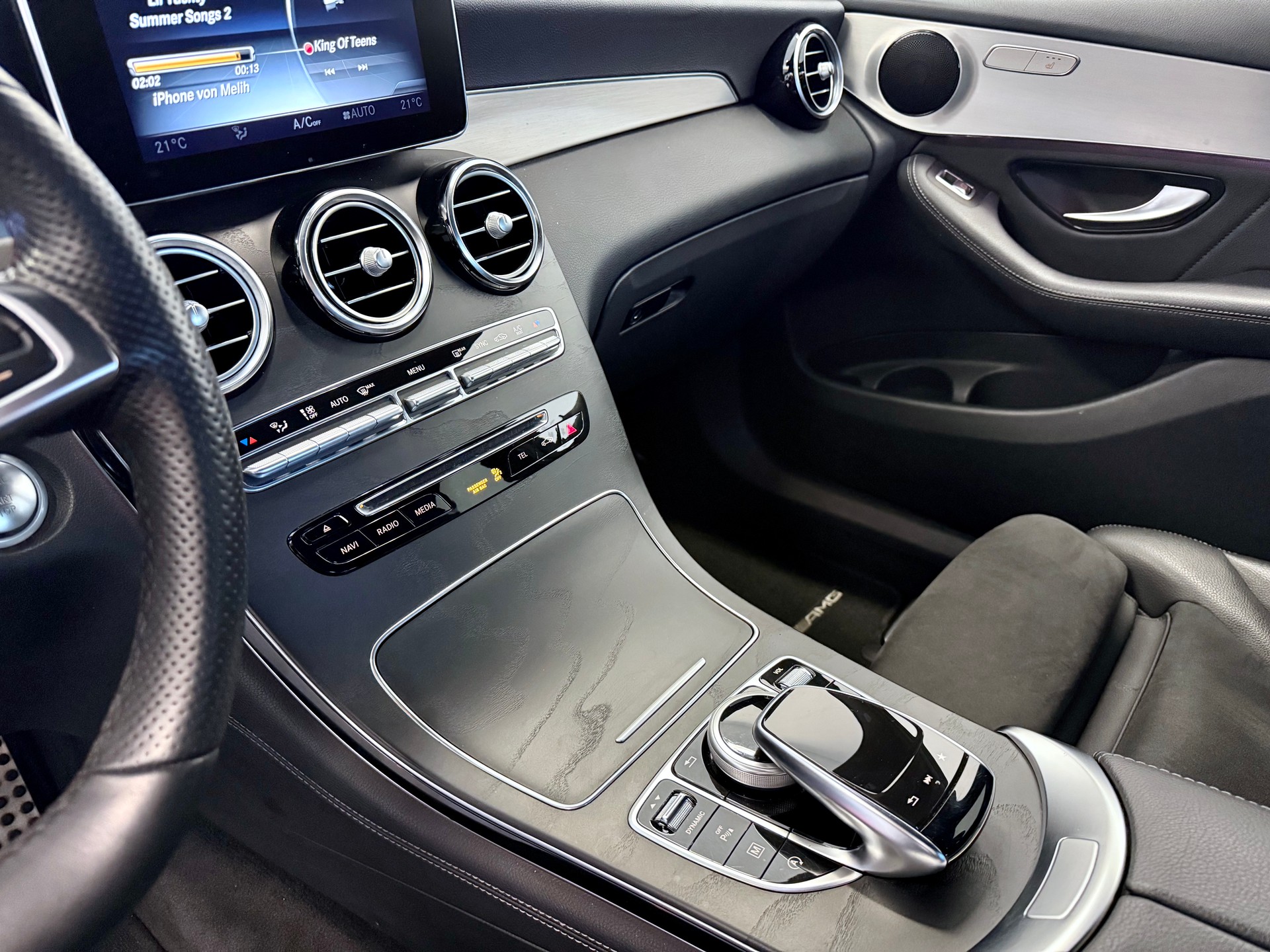 MERCEDES-BENZ GLC 300 4Matic AMG Line 9G-Tronic-image-17