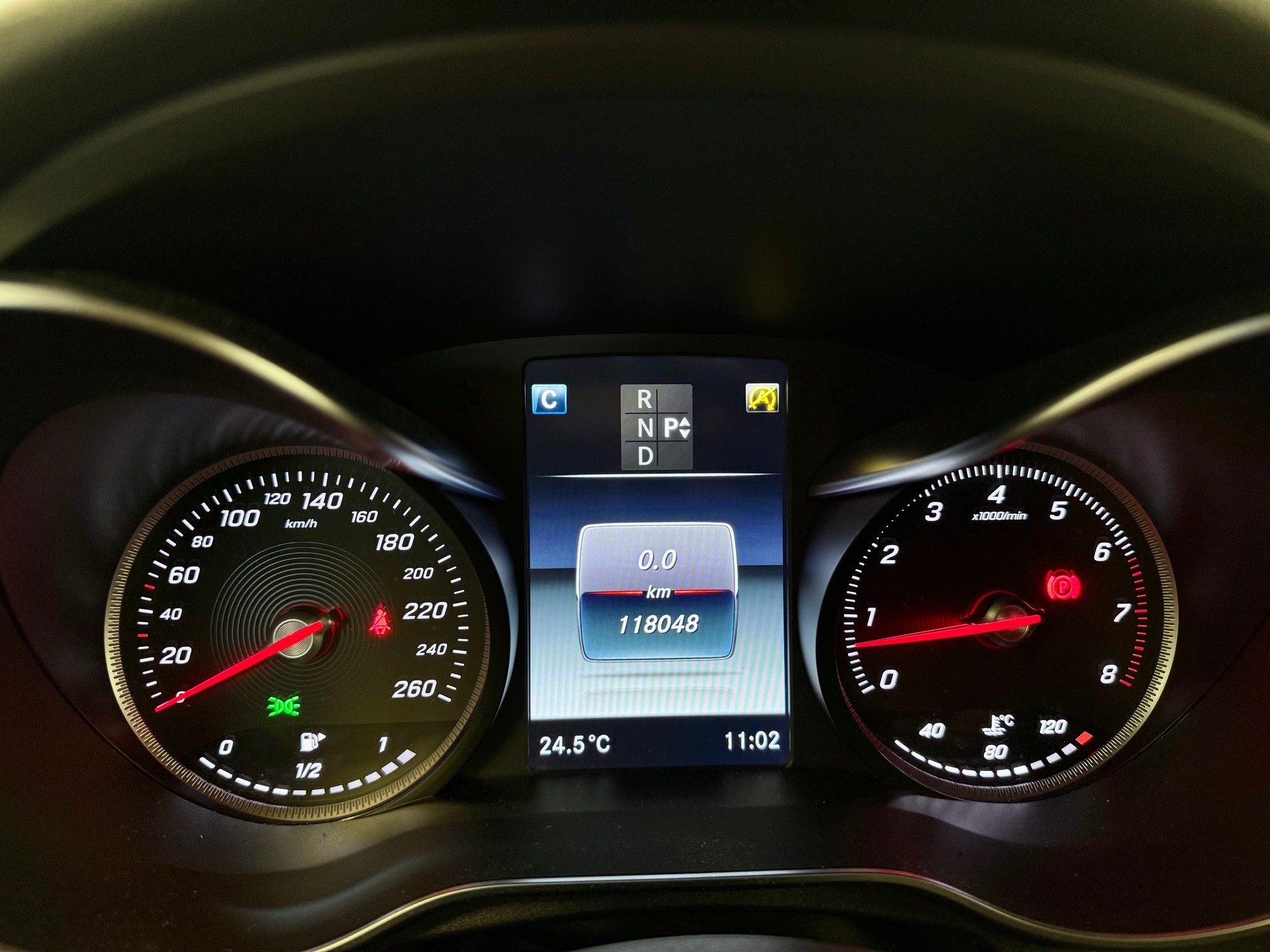 MERCEDES-BENZ GLC 300 4Matic AMG Line 9G-Tronic-image-28