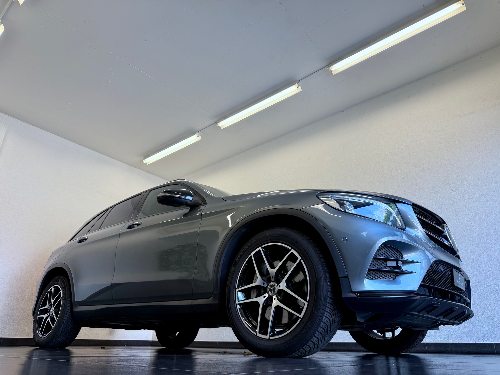 MERCEDES-BENZ GLC 300 4Matic AMG Line 9G-Tronic-image-2
