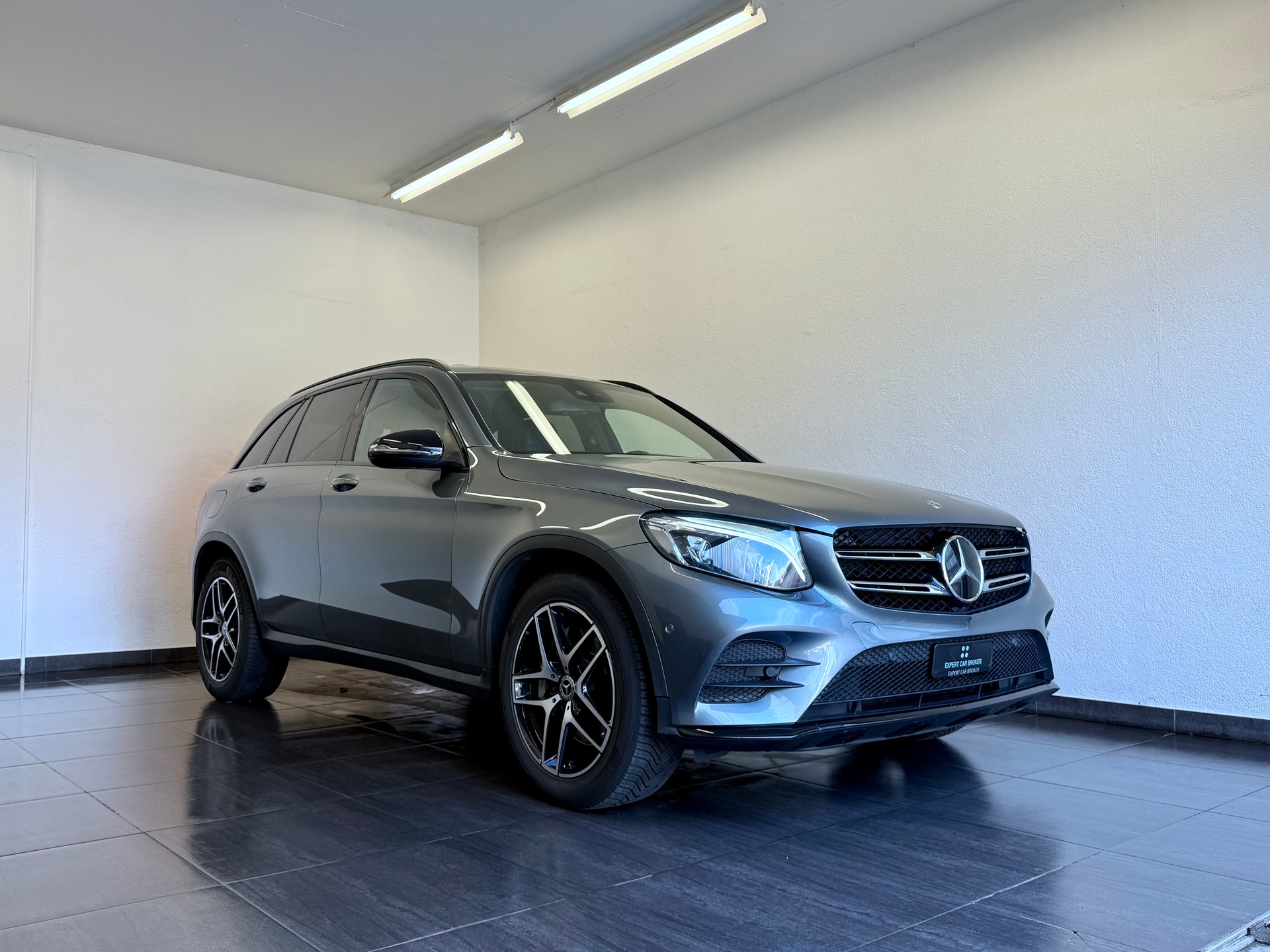 MERCEDES-BENZ GLC 300 4Matic AMG Line 9G-Tronic-image-1