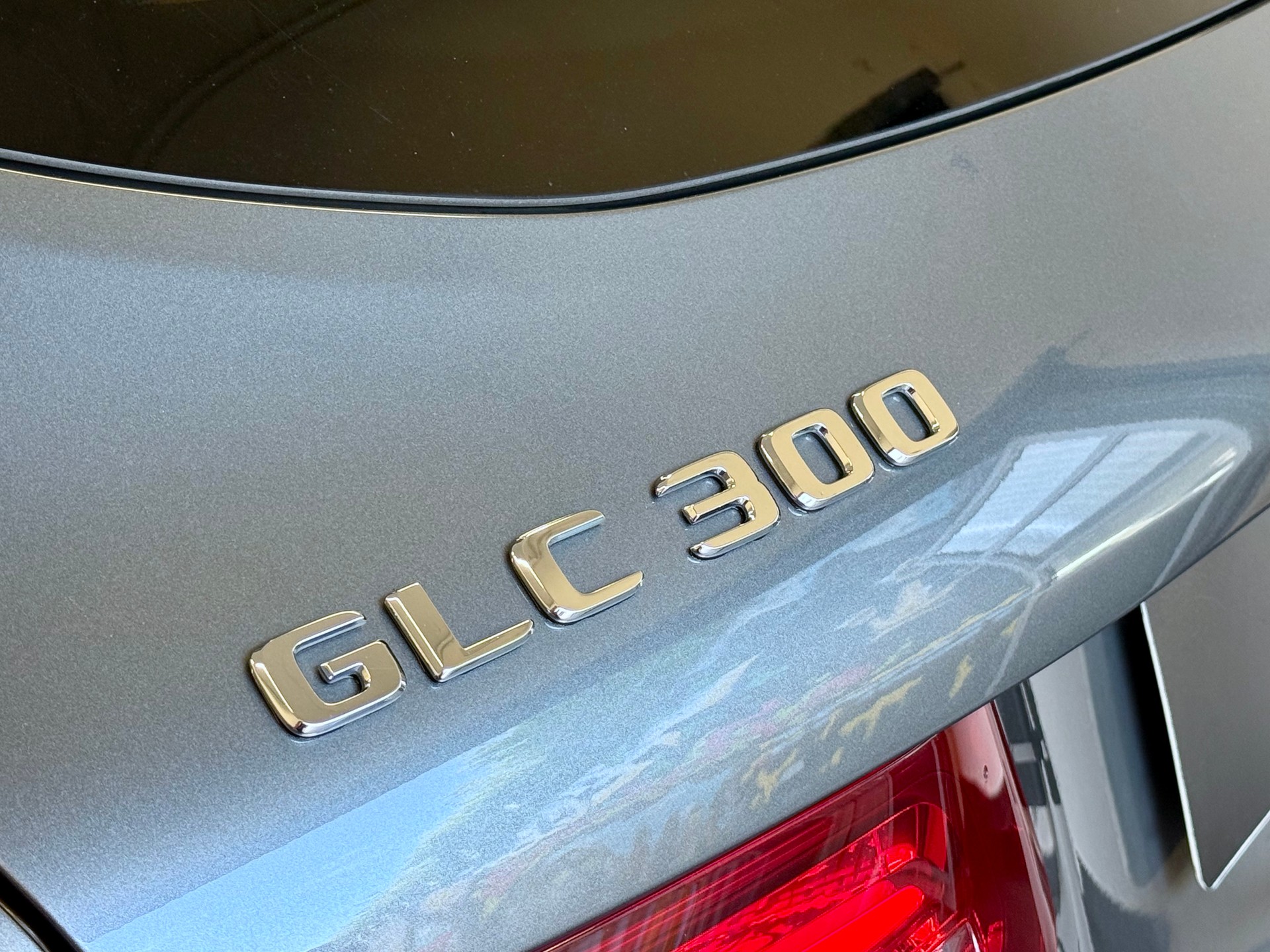 MERCEDES-BENZ GLC 300 4Matic AMG Line 9G-Tronic-image-26