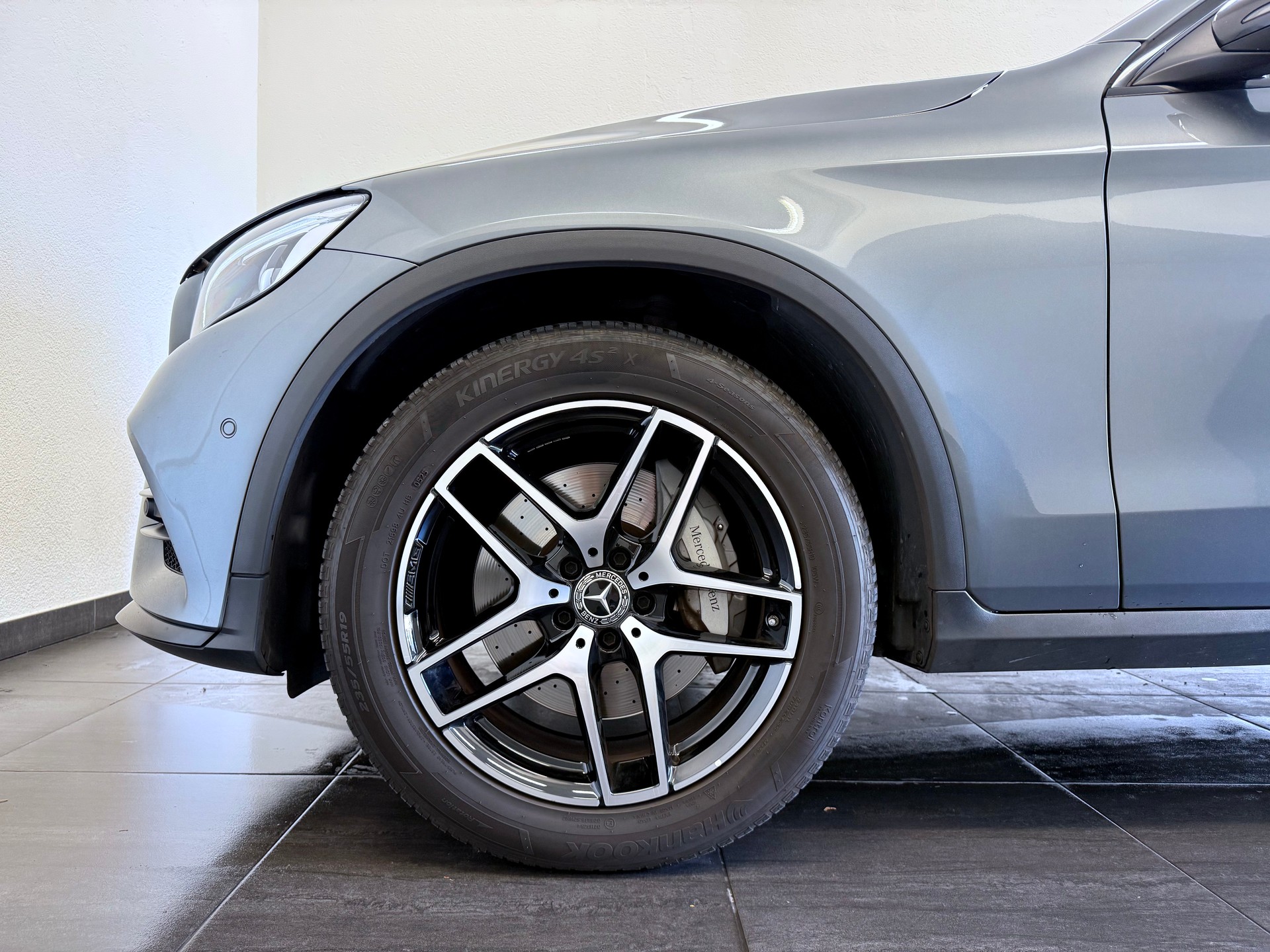 MERCEDES-BENZ GLC 300 4Matic AMG Line 9G-Tronic-image-5