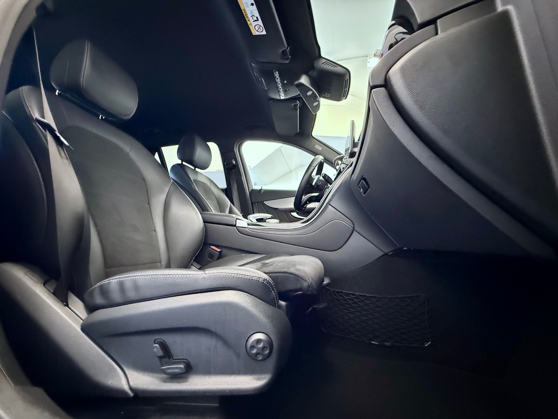 MERCEDES-BENZ GLC 300 4Matic AMG Line 9G-Tronic-image-22