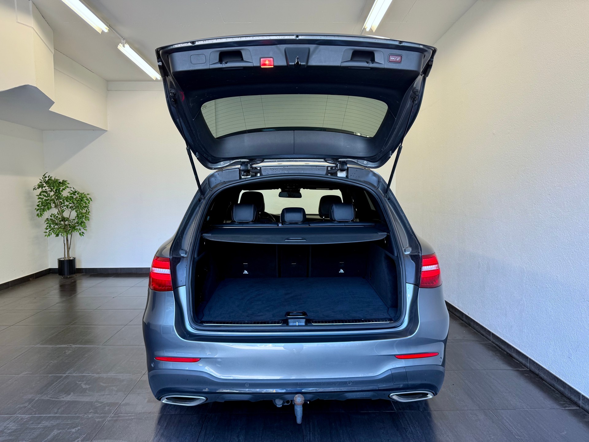 MERCEDES-BENZ GLC 300 4Matic AMG Line 9G-Tronic-image-11