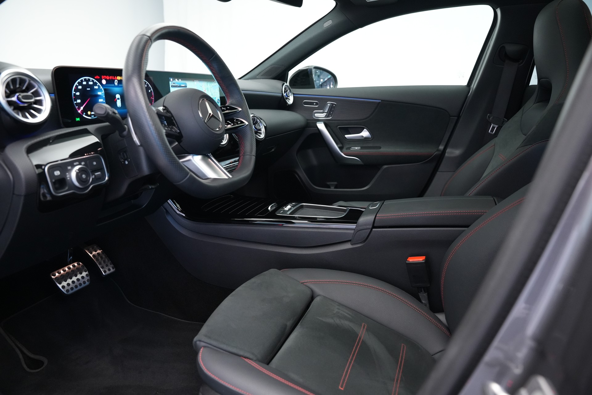 MERCEDES-BENZ A 220 4Matic 8G-DCT *CH-Fahrzeug*-image-10