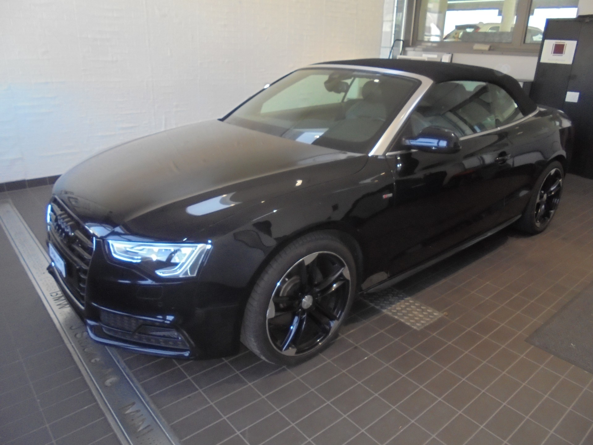AUDI A5 Cabriolet 3.0 TDI quattro S-tronic-image-0