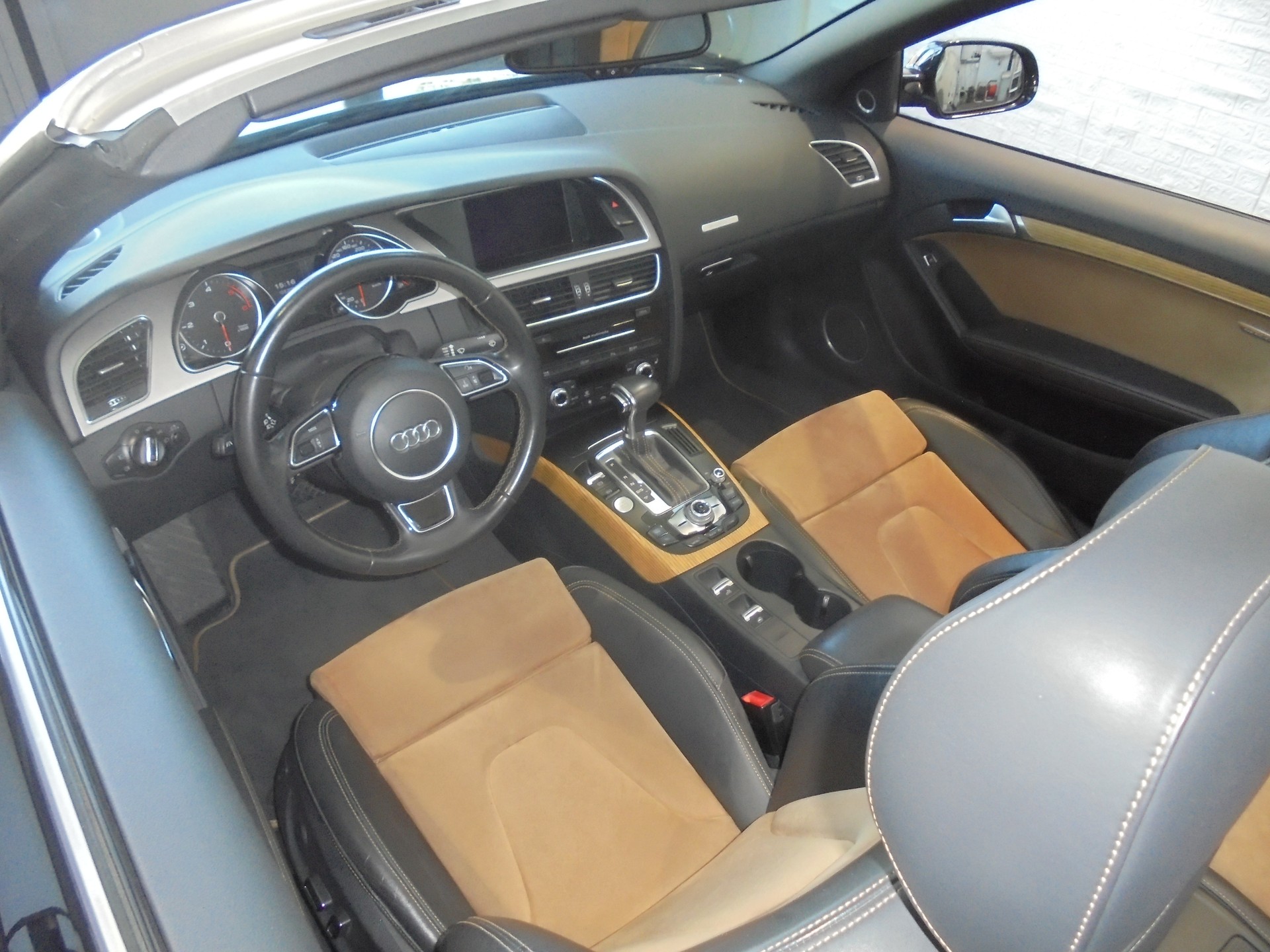 AUDI A5 Cabriolet 3.0 TDI quattro S-tronic-image-11