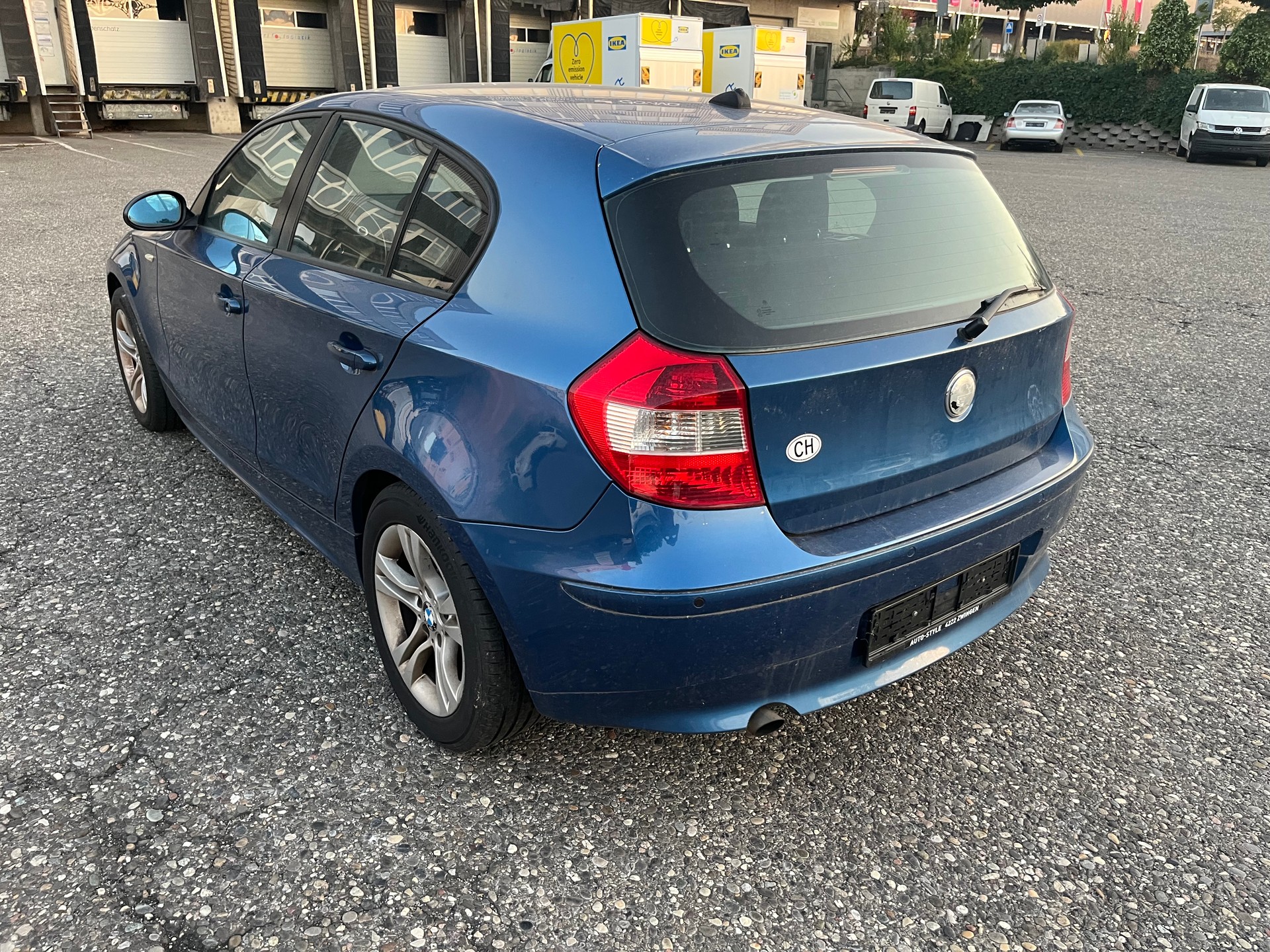BMW 120i-image-3