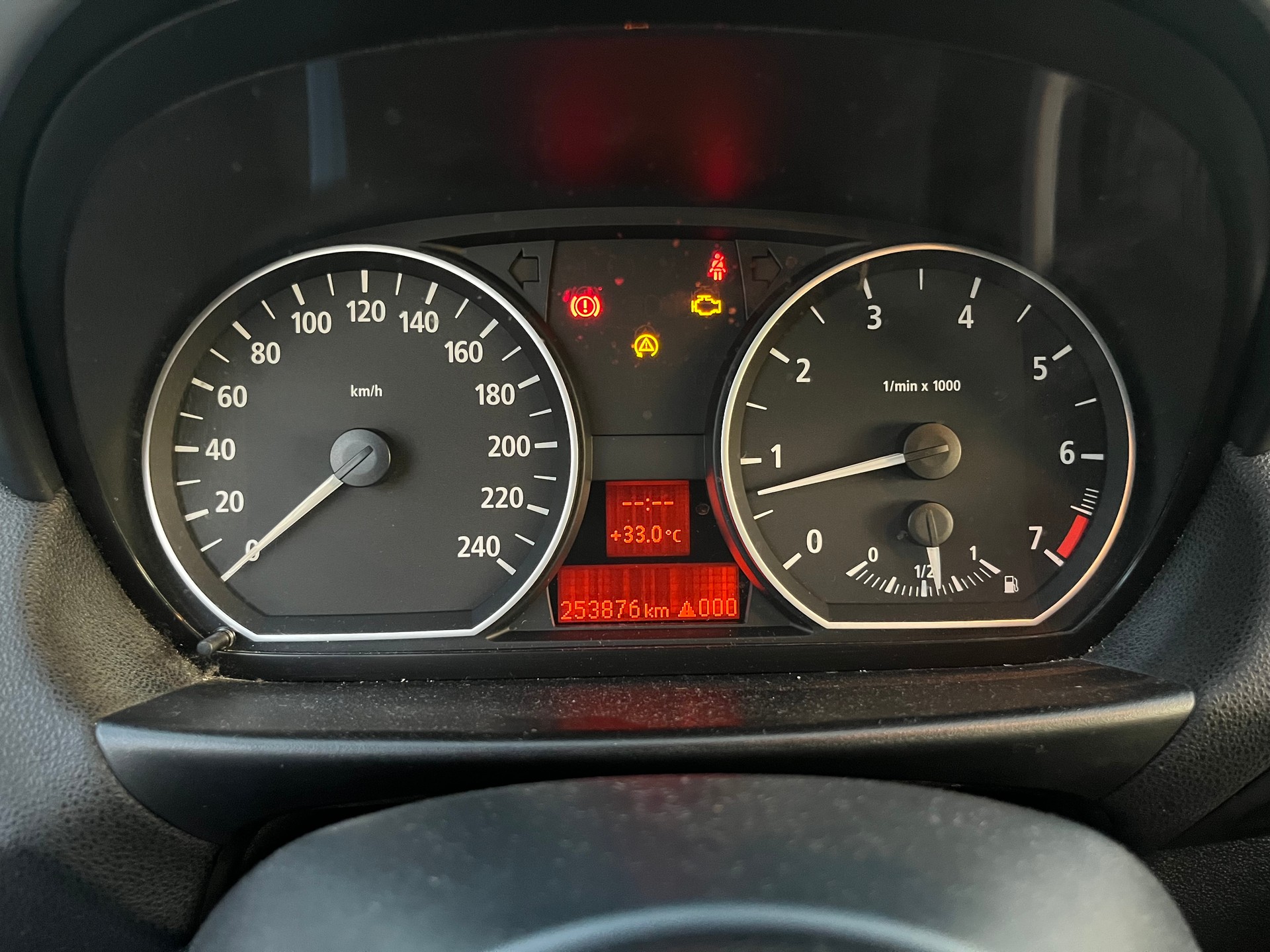BMW 120i-image-7