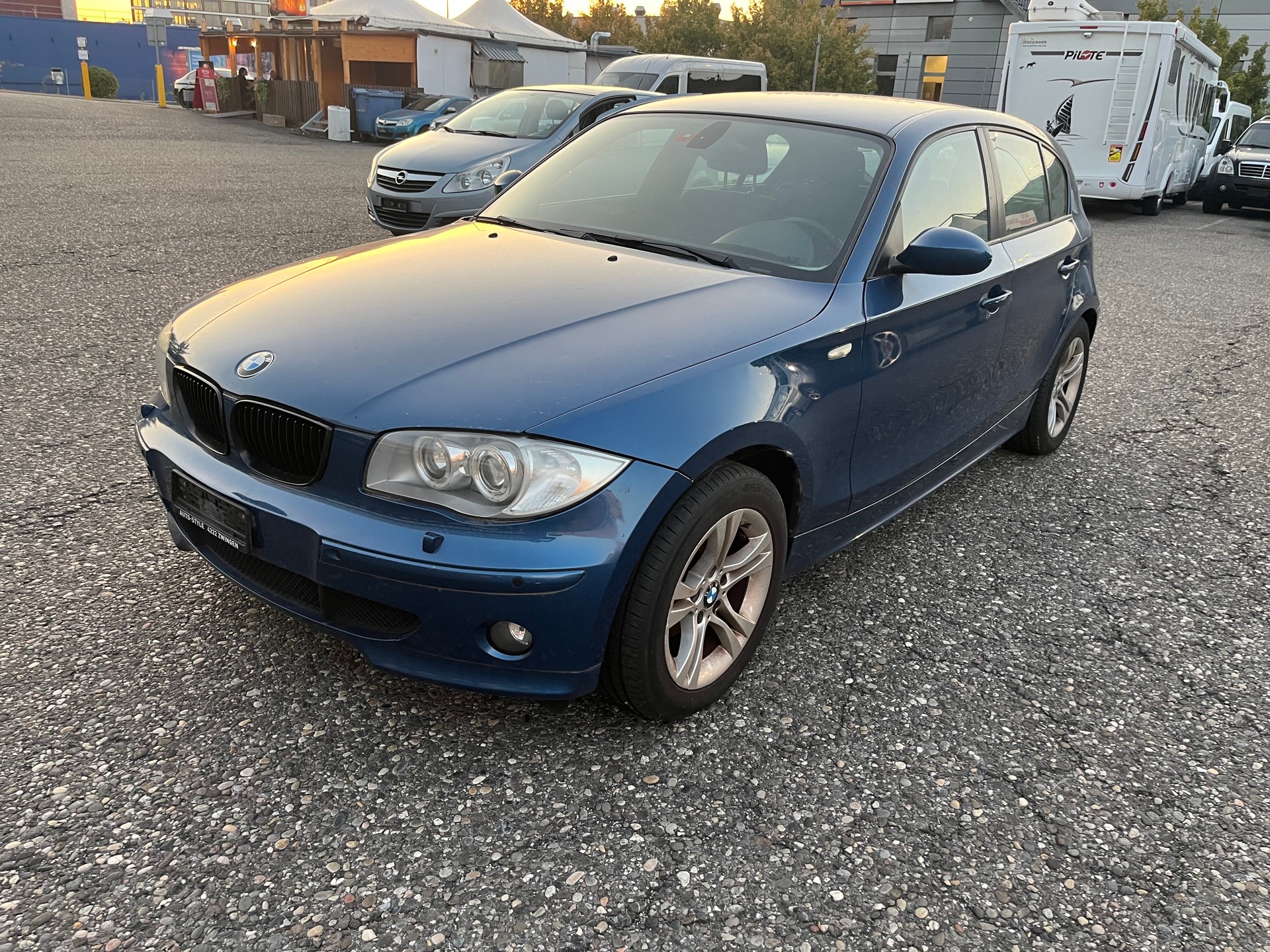 BMW 120i-image-0