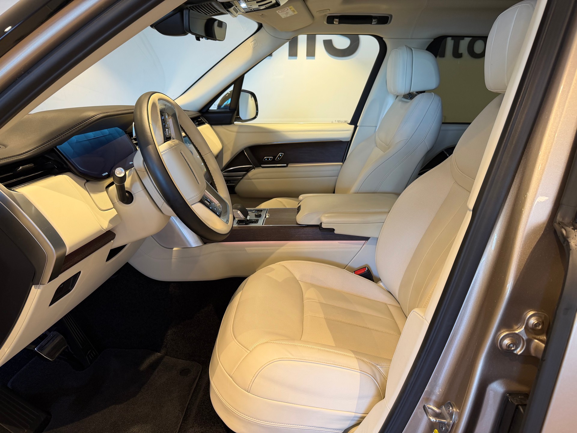 LAND ROVER Range Rover 4.4 V8 Autobiography-image-15