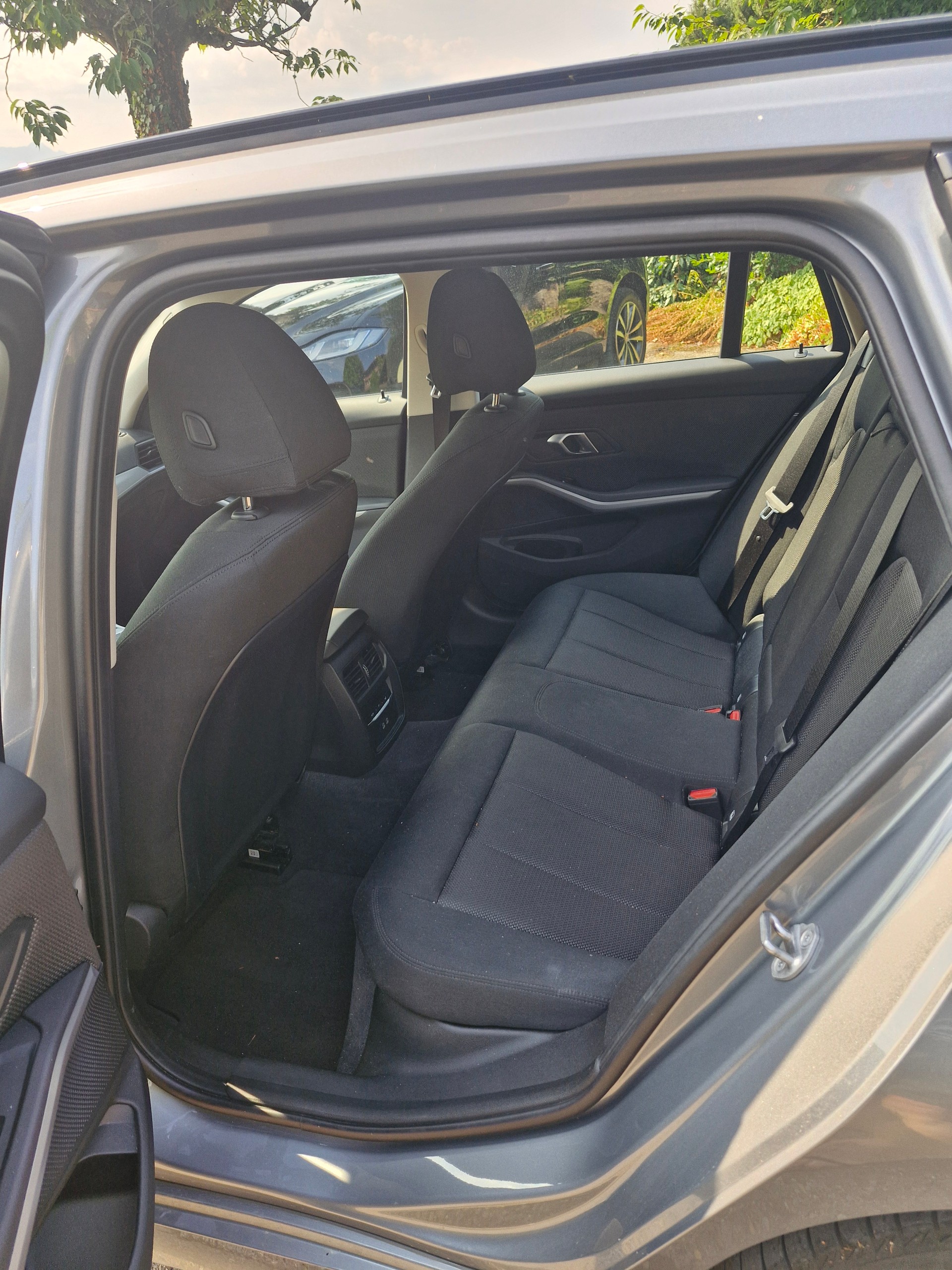 BMW BMW 320d xDrive-image-2