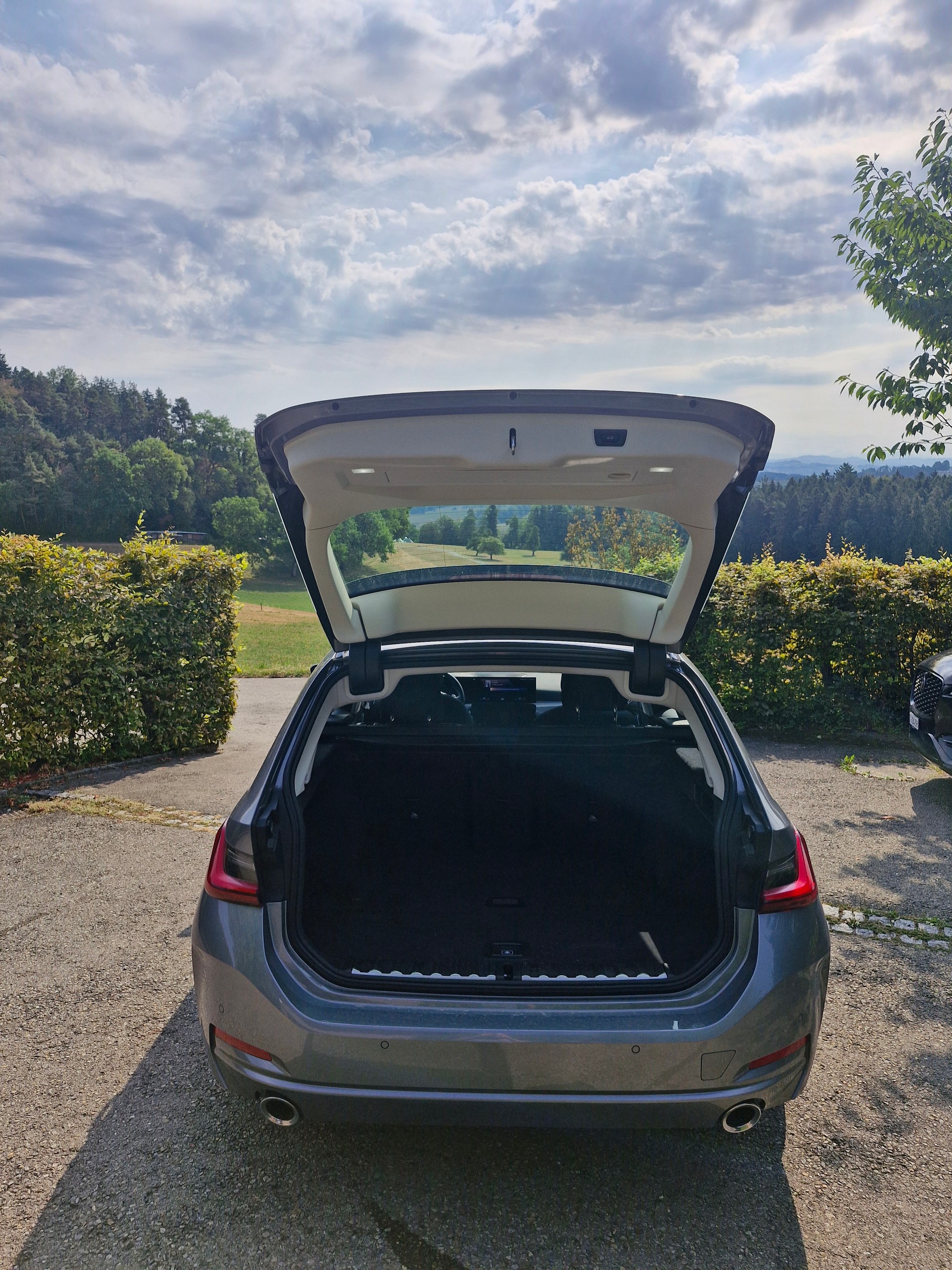 BMW BMW 320d xDrive-image-3